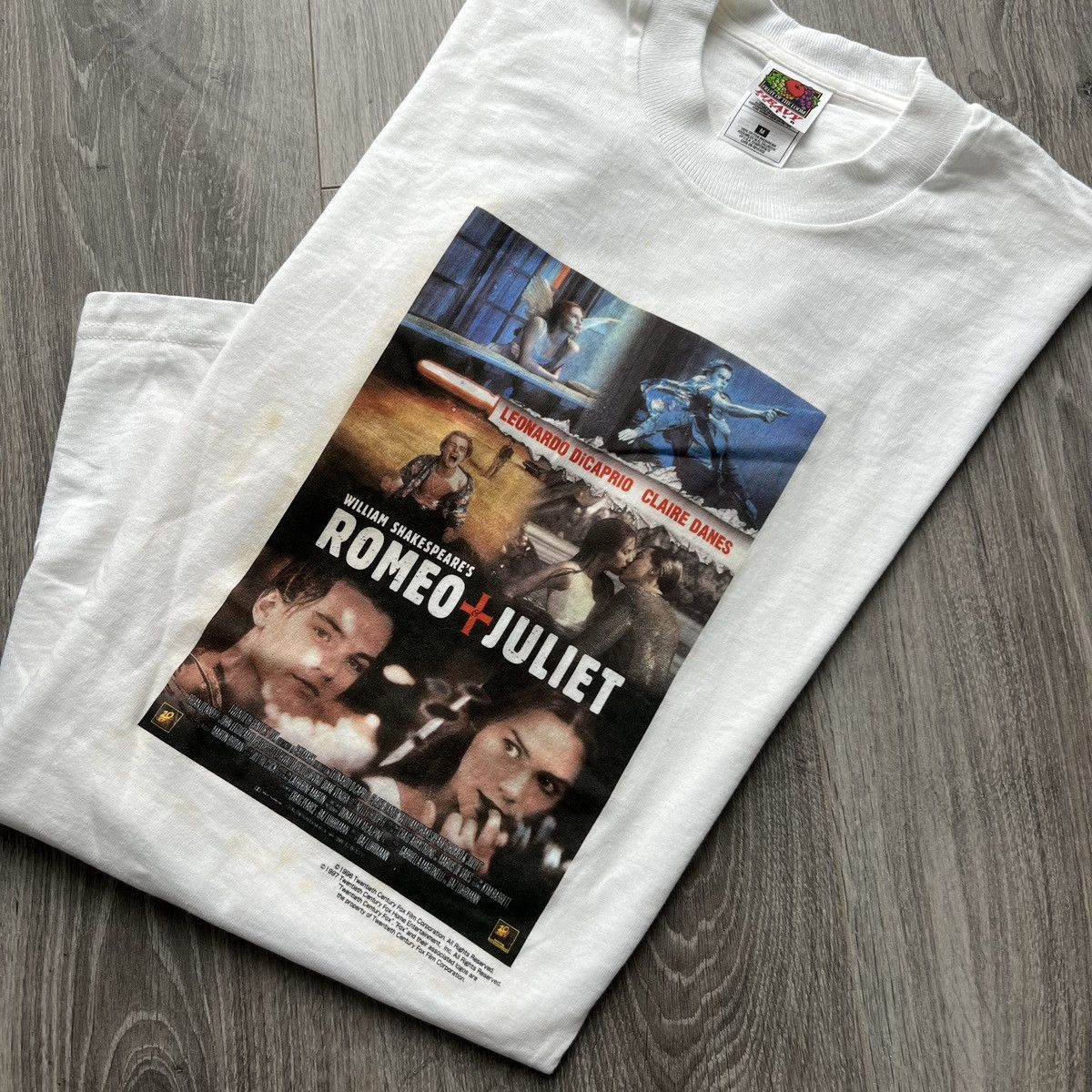 Vintage Romeo and Juliet movie shirt Leonardo Dicaprio 1997 Size US M / EU 48-50 / 2 - 6 Thumbnail