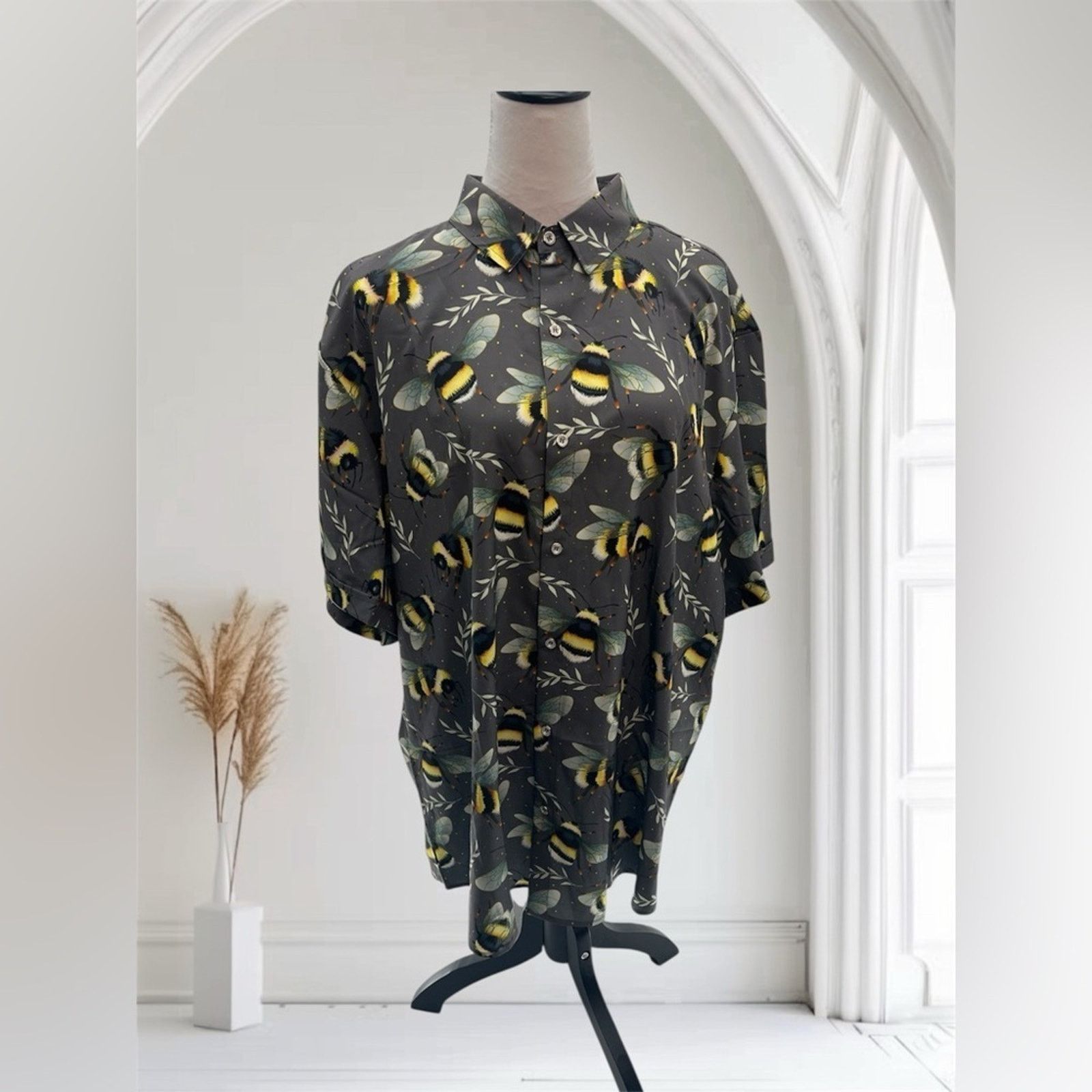 & Other Stories Simmashah Men's Bumble Bee Print Short Sleeve Shirt Size US 39 - 1 Thumbnail