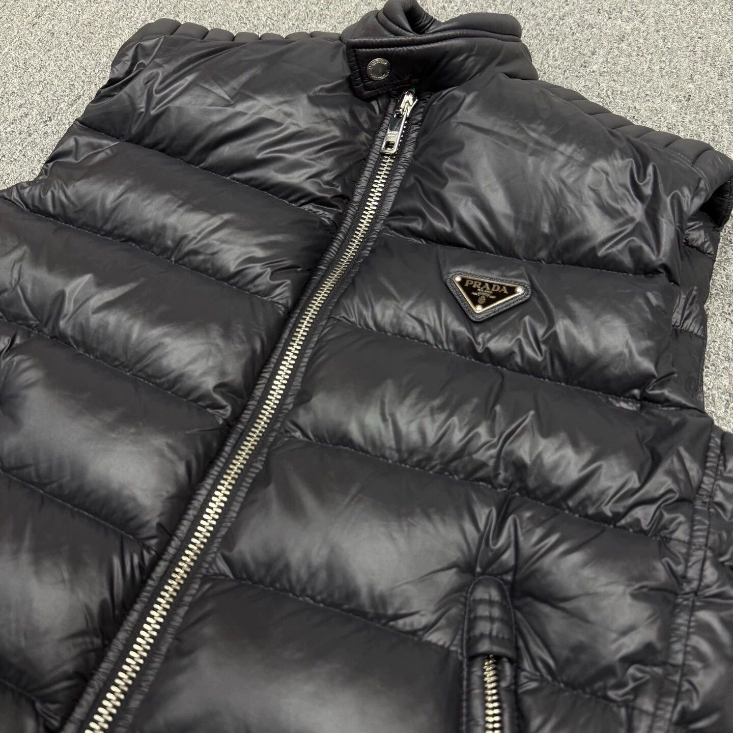 Prada Prada Black Triangle Logo Down Vest 48 Size US M / EU 48-50 / 2 - 3 Thumbnail