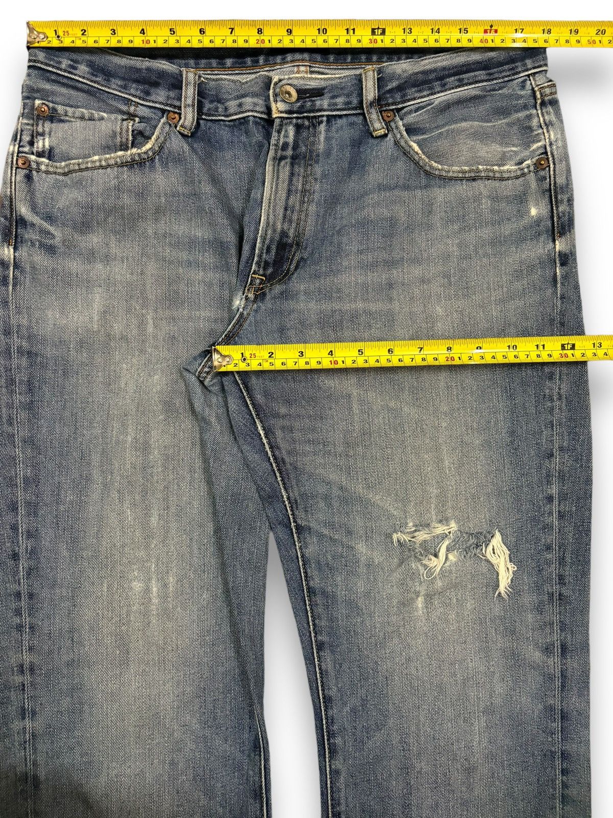 Uniqlo Vintage Y2K Uniqlo Blue Wash Loose Fit Distressed Jeans Size US 35 - 14 Thumbnail