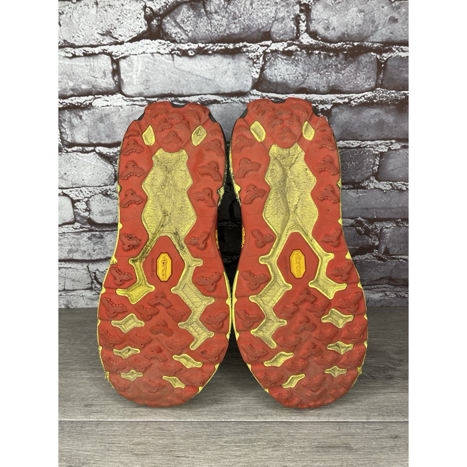 Hoka Hoka One Speedgoat 5 Thyme Fiesta Gray Fabric Red Yellow Gym Size US 12 / EU 45 - 16 Thumbnail