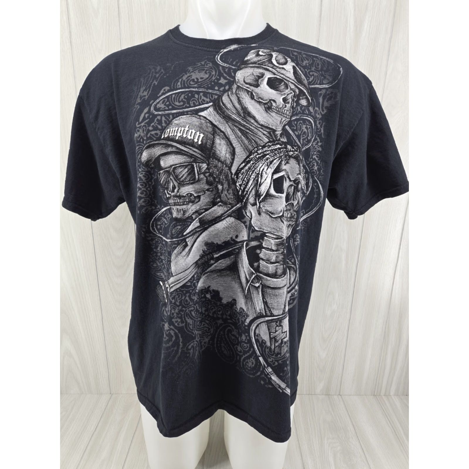 Fruit Of The Loom VINTAGE Men’s Compton Skulls With A Microphone T-shirt Black XL Size US XL / EU 56 / 4 - 2 Thumbnail