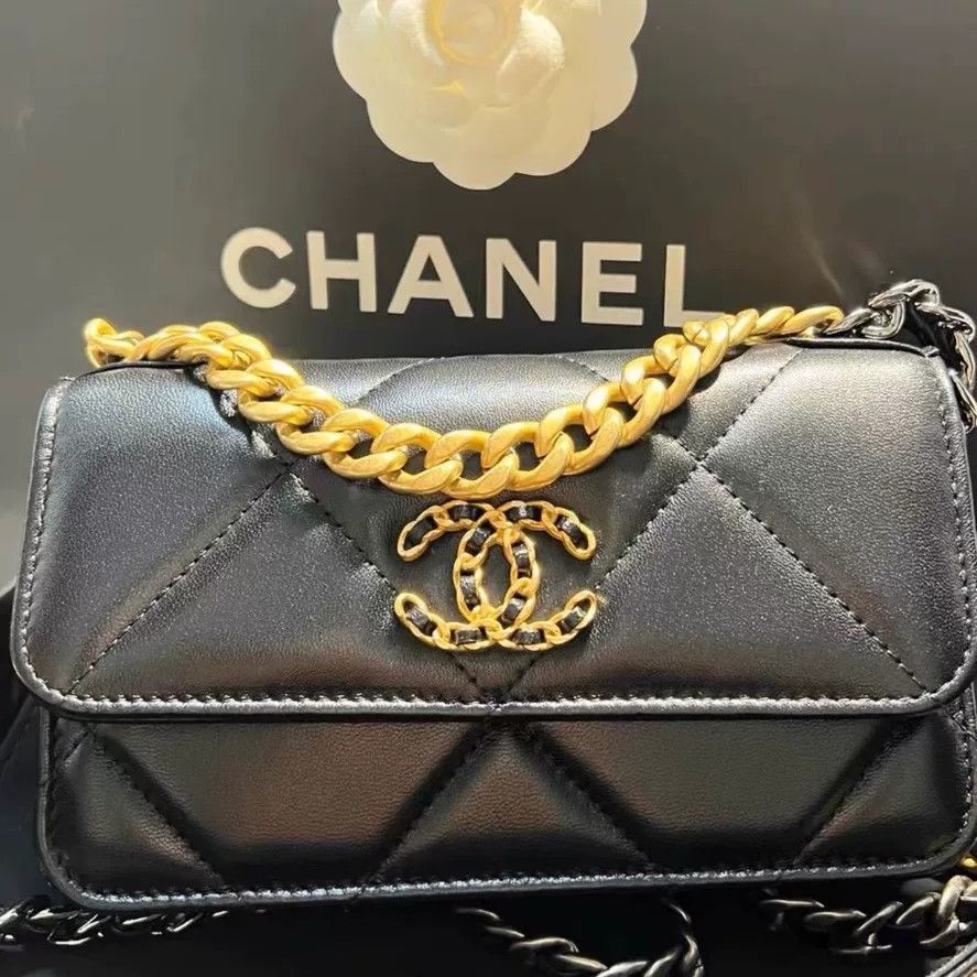 Chanel Pre-loved Bag Very good condition Size ONE SIZE - 1 Thumbnail
