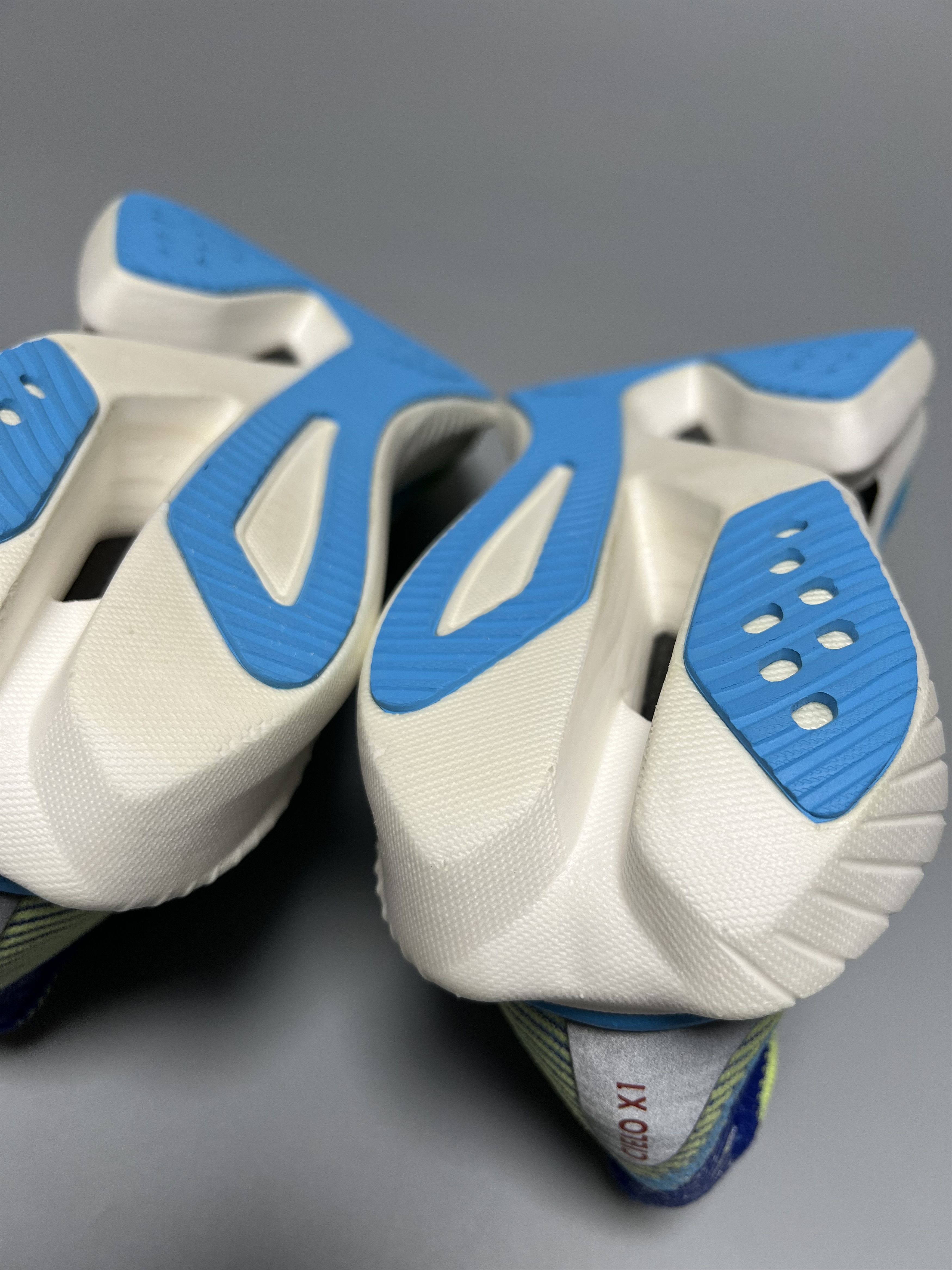 Hoka Hoka One One Cielo X1 Unisex Running Shoes 1147910-ENN Size US 7 / EU 40 - 15 Thumbnail