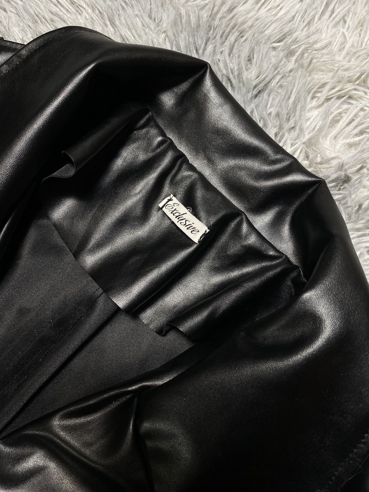 Vintage Black Glossy Trench Coat – Perfect Fall Statement Piece Size US S / EU 44-46 / 1 - 3 Thumbnail