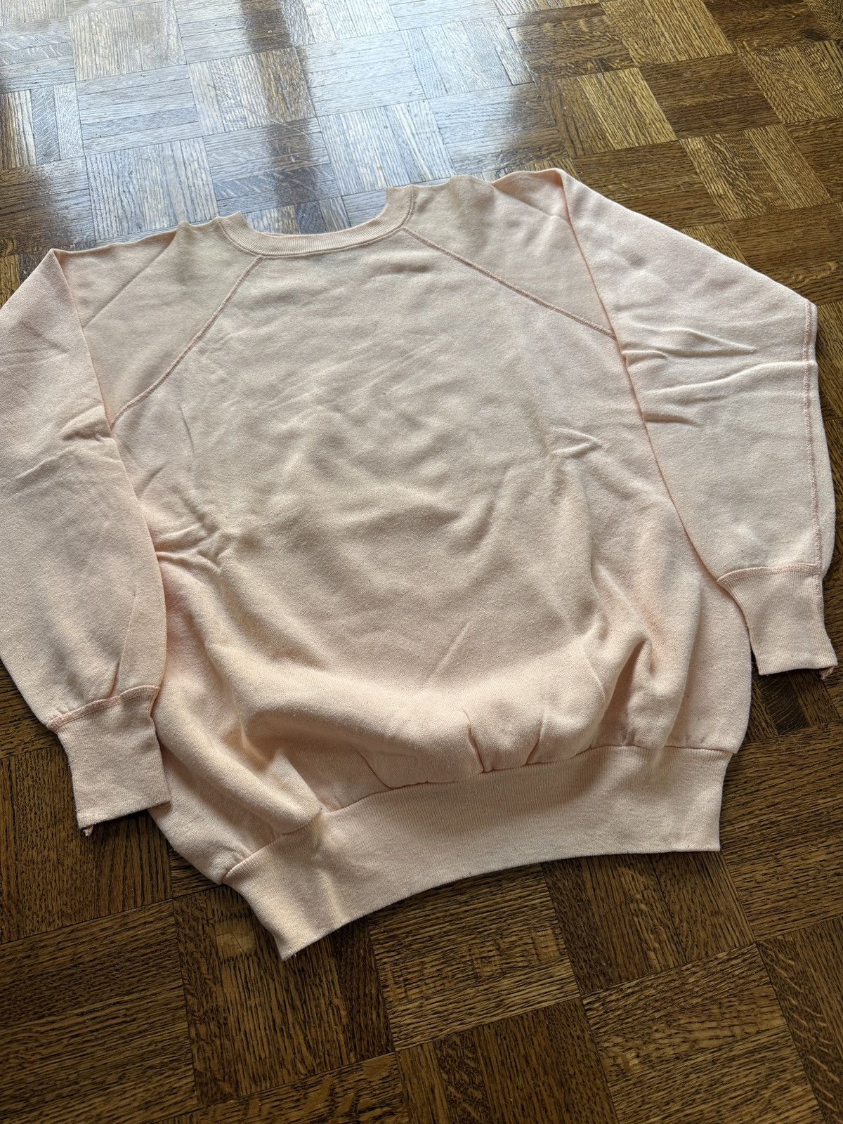 Vintage Vintage 80s Pink Blank Raglan Crewneck Sweatshirt Size US XL / EU 56 / 4 - 3 Thumbnail