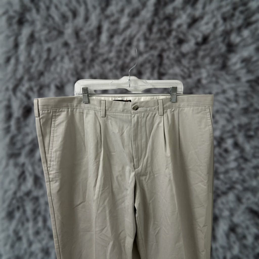 Dockers VINTAGE? No. Dockers D3 Khaki Pants Mens 44x32 Beige Classic Fit Pleated Chino YKK Trousers Size US 44 / EU 60 - 1 Thumbnail