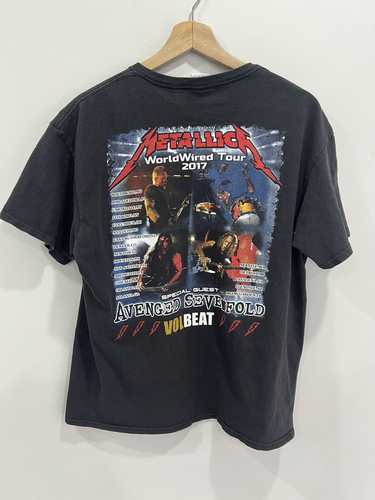 Vintage Metallica 2017 World Wired Tour Band Tee Shirt vintage y2k Size US L / EU 52-54 / 3 - 2 Thumbnail