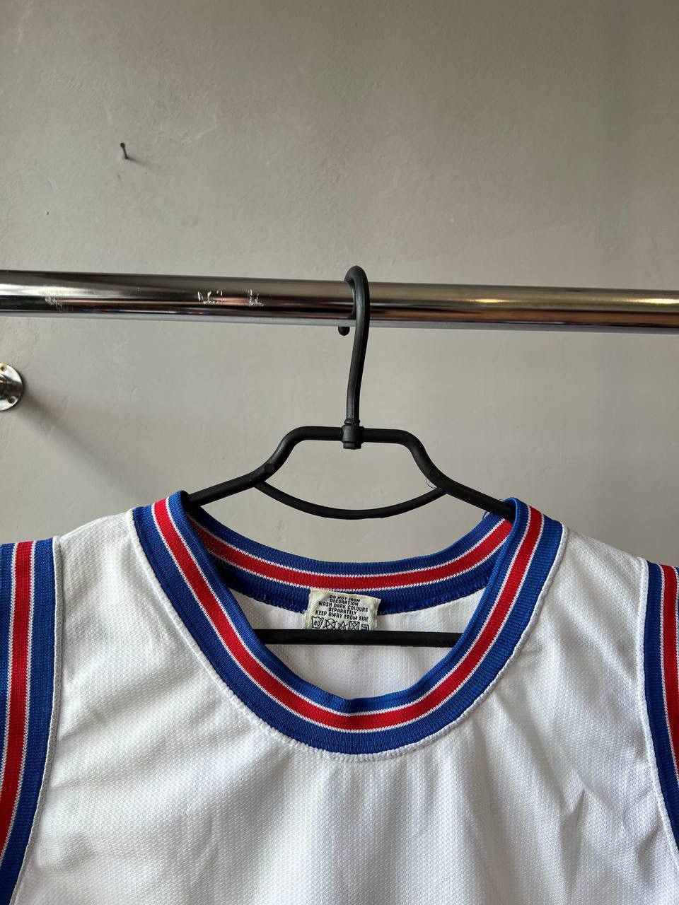Warner Bros 1996 TUNE SQUAD #1 BUGS BUNNY NUTMEG MILL SPACE JAM JERSEY M Size US M / EU 48-50 / 2 - 4 Thumbnail