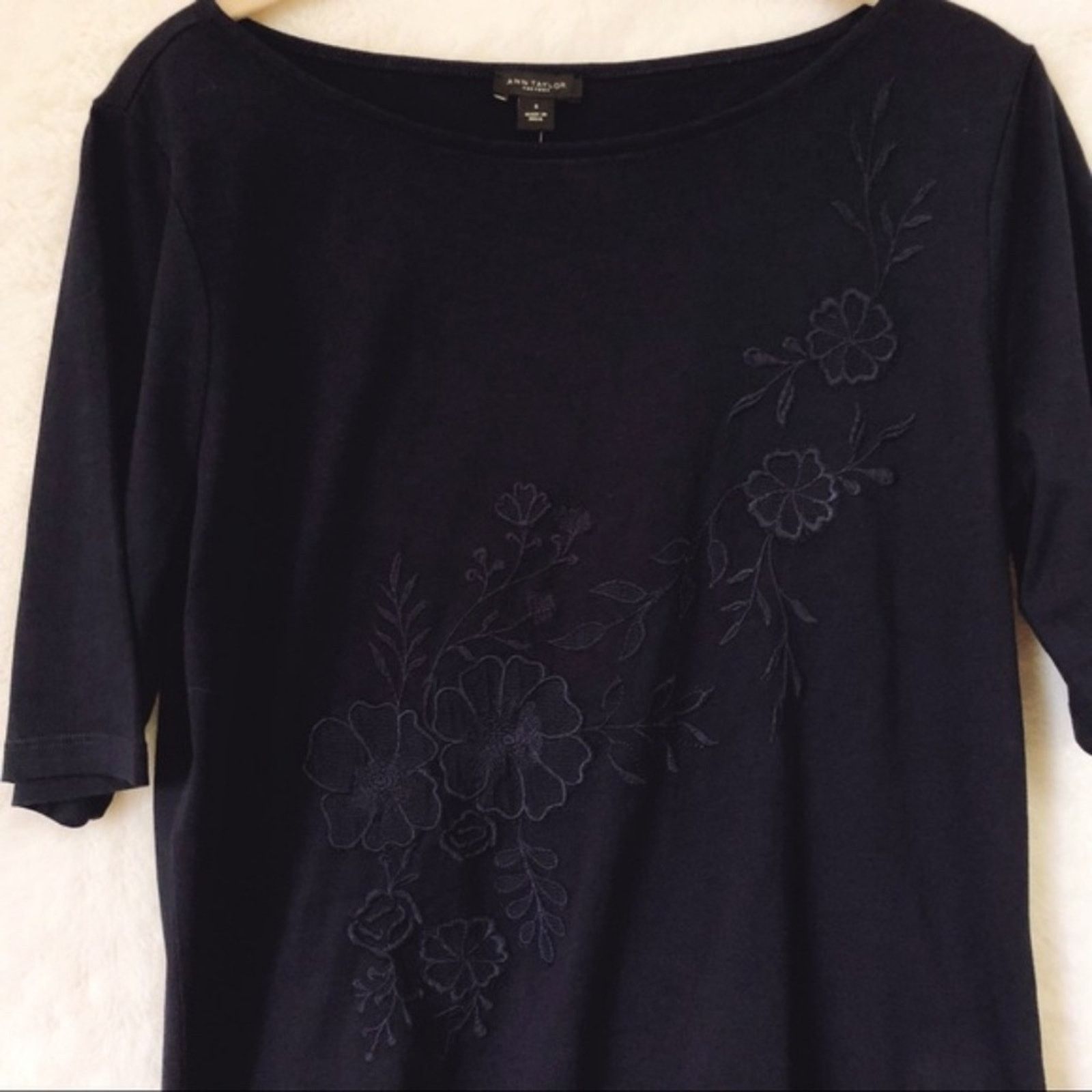 Ann Taylor Ann Taylor Navy Flower Design Short Sleeve Top Size S / US 4 / IT 40 - 3 Thumbnail