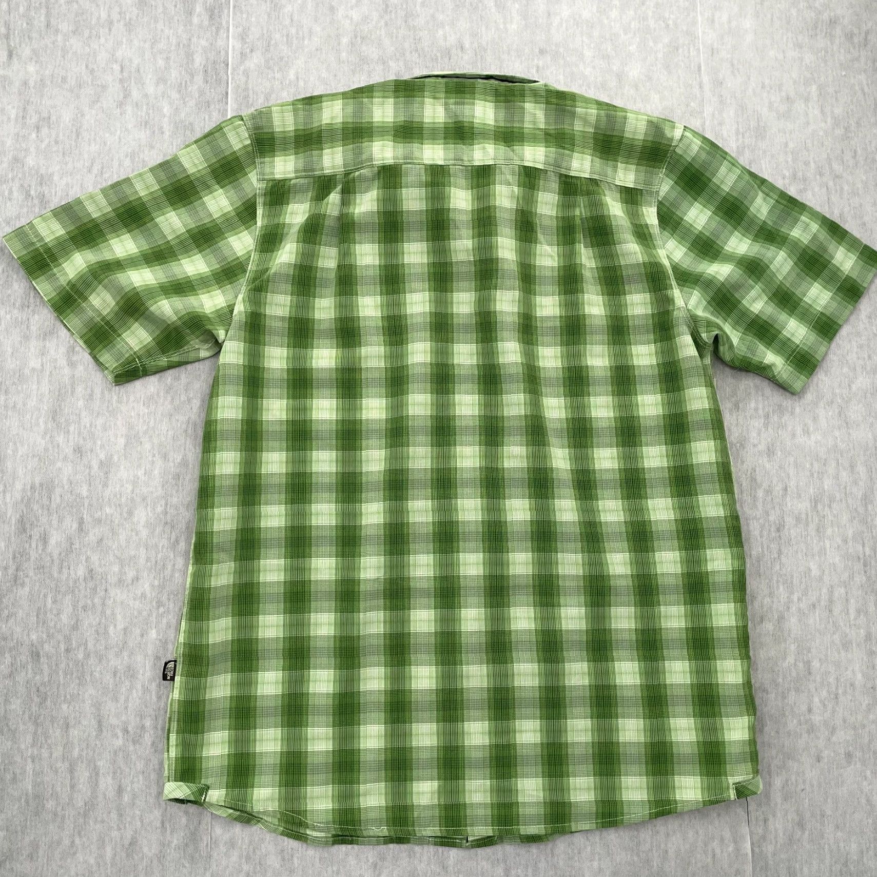 The North Face The North Face Button-Up The North Face Shirt Men Plaid Button Up Casual Short Sleeve Outdoor Logo Pockets Green Medium Adult Size US M / EU 48-50 / 2 - 2 Thumbnail