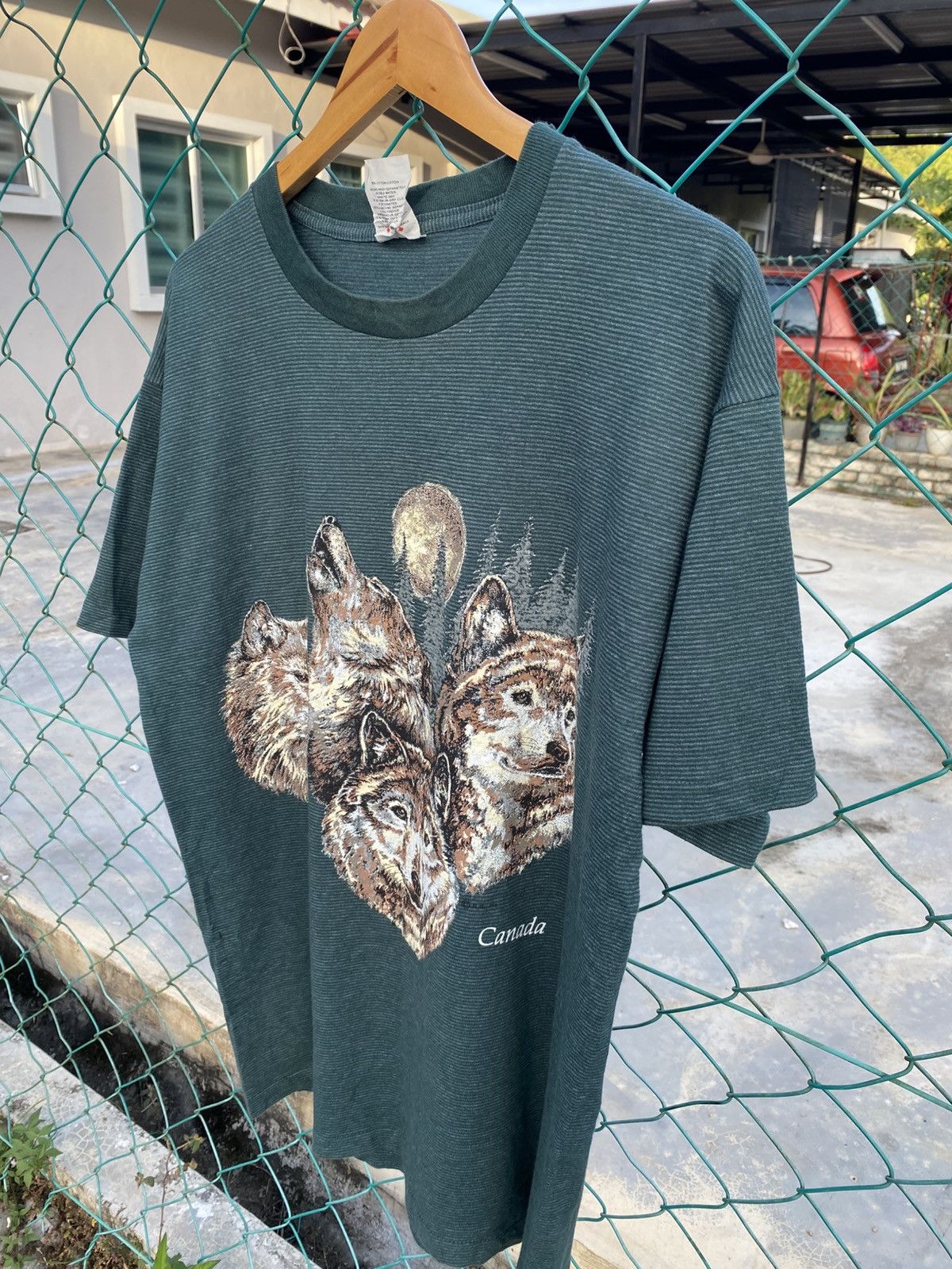 Vintage Vintage Y2K canada wolf tshirt Size US M / EU 48-50 / 2 - 4 Thumbnail