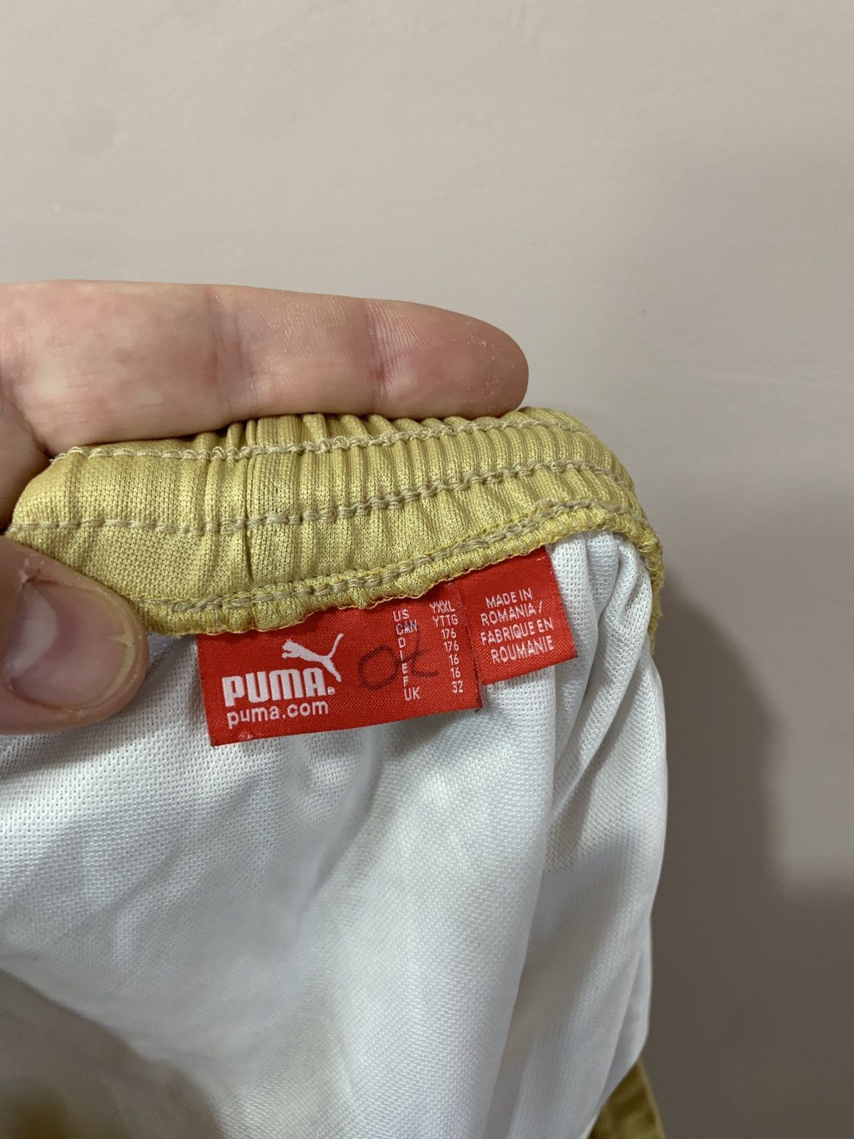 Puma VFB Stuttgart Third Football Shorts Puma Soccer Size S Size US 30 / EU 46 - 8 Thumbnail