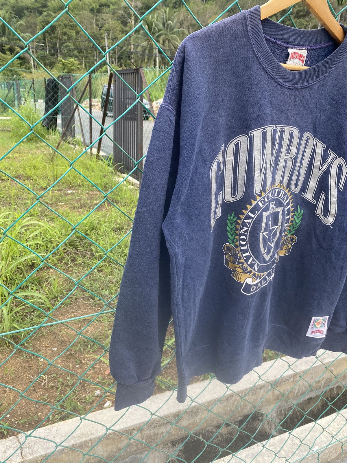 Nutmeg Vintage Nutmeg Mills Dallas Cowboys NFL Sweatshirt Size US L / EU 52-54 / 3 - 4 Thumbnail