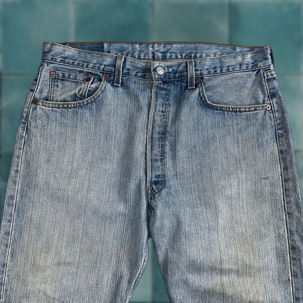 Levi's VINTAGE Levi's 501 Jeans Men Straight 90s USA Blue Light Wash 38x32 Regular 38x32 Denim Cotton Mid Rise 501 Series Size US 38 / EU 54 - 1 Thumbnail