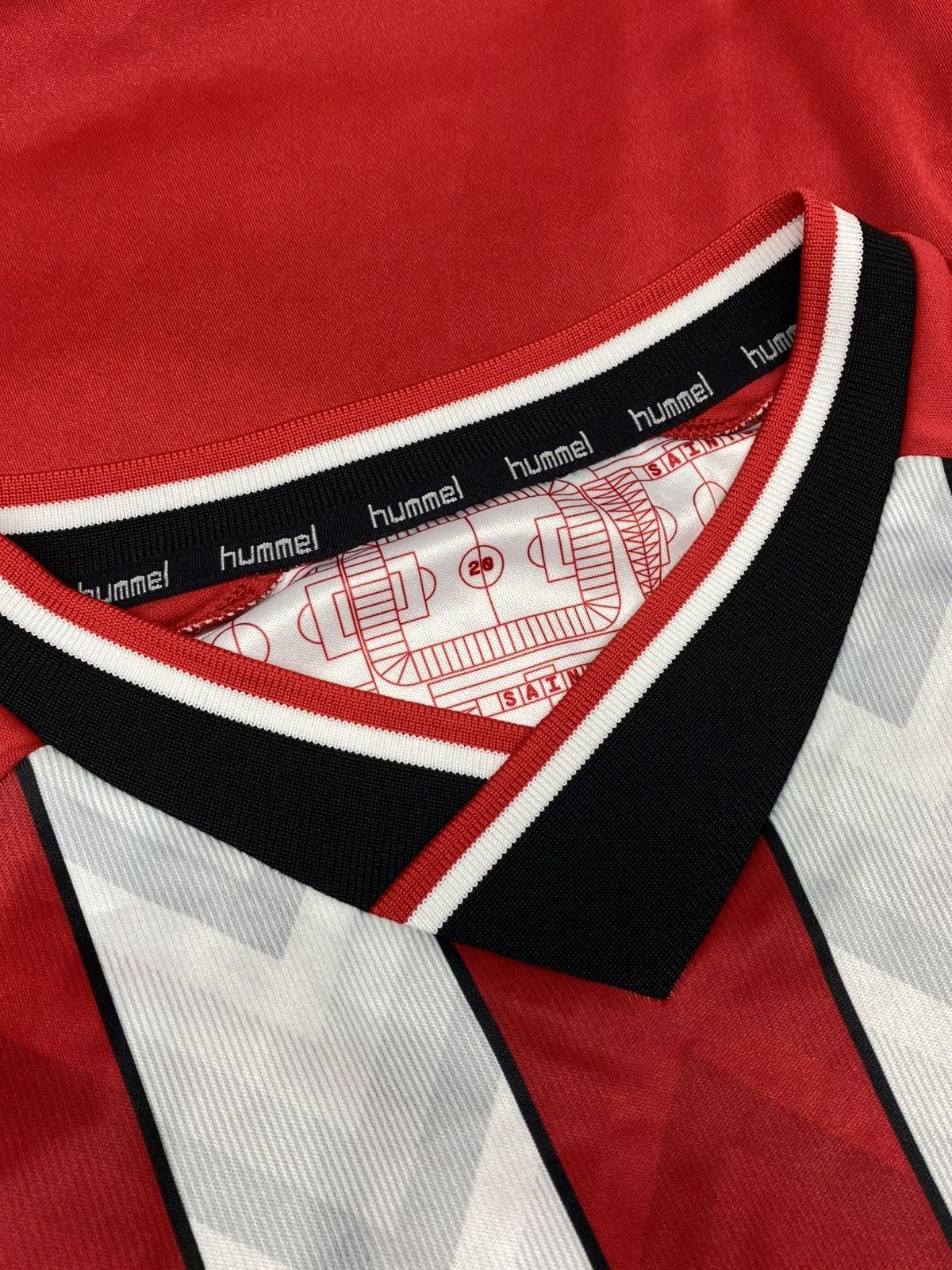 Hummel Southampton 2021/22 Home Football Soccer Jersey Size US S / EU 44-46 / 1 - 14 Thumbnail