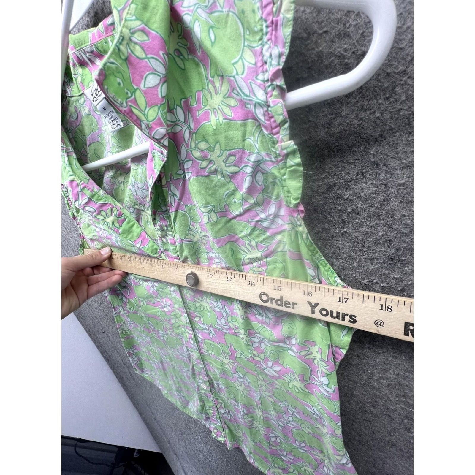 Lilly Pulitzer Lilly Pulitzer Shirt Womens 8 Green Collared Sleeveless Animal Print Button Top Size M / US 6-8 / IT 42-44 - 3 Thumbnail