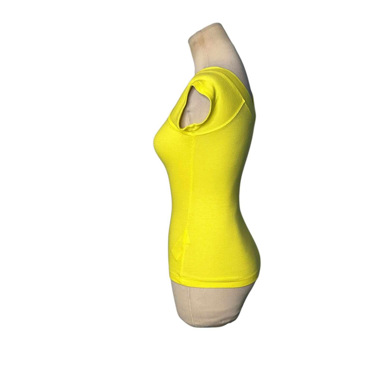 Bdg BDG yellow knit short sleeves v neck fitted top size Small Size S / US 4 / IT 40 - 14 Thumbnail