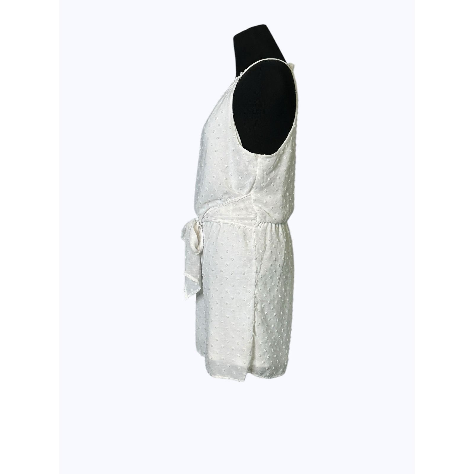 Bar III BAR III white swiss dot texture halter romper size Medium Size 28" / US 6 / IT 42 - 6 Thumbnail