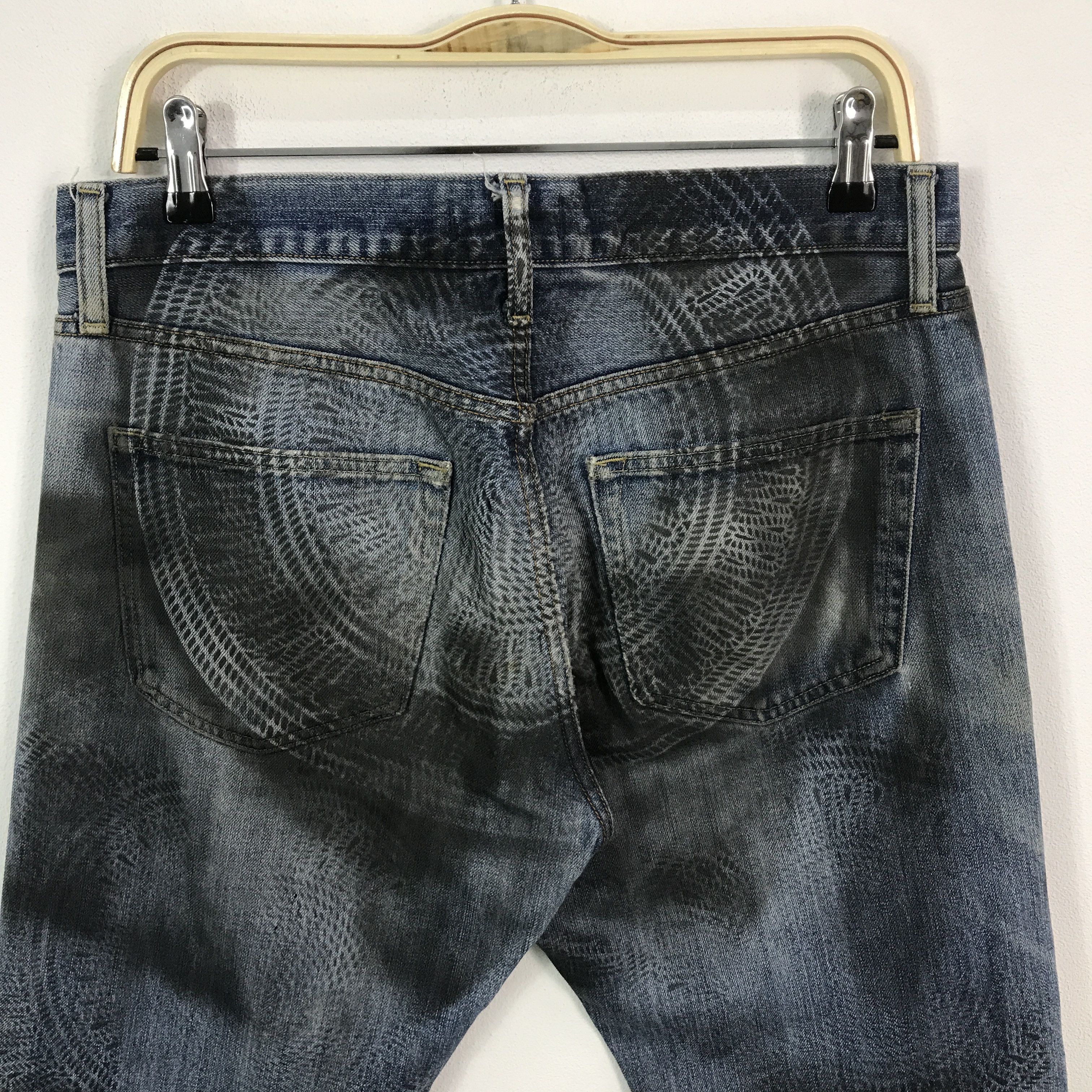 Uniqlo uniqlo distressed japan black sprey style jeans pants Size US 32 / EU 48 - 5 Thumbnail