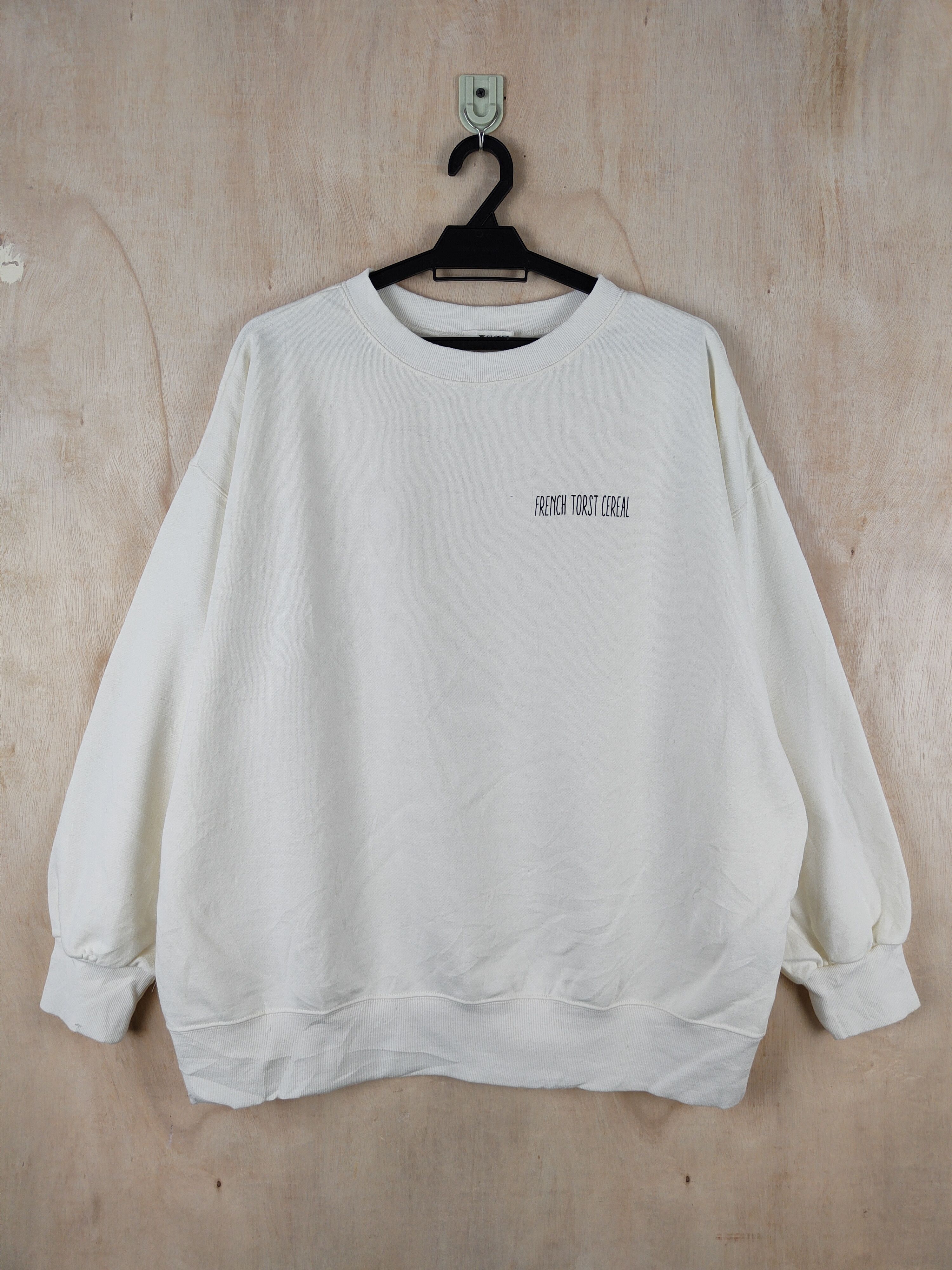 Japanese Brand × Vintage W Closet Ivory Sweatshirts #S2553 Size US XL / EU 56 / 4 - 1 Thumbnail