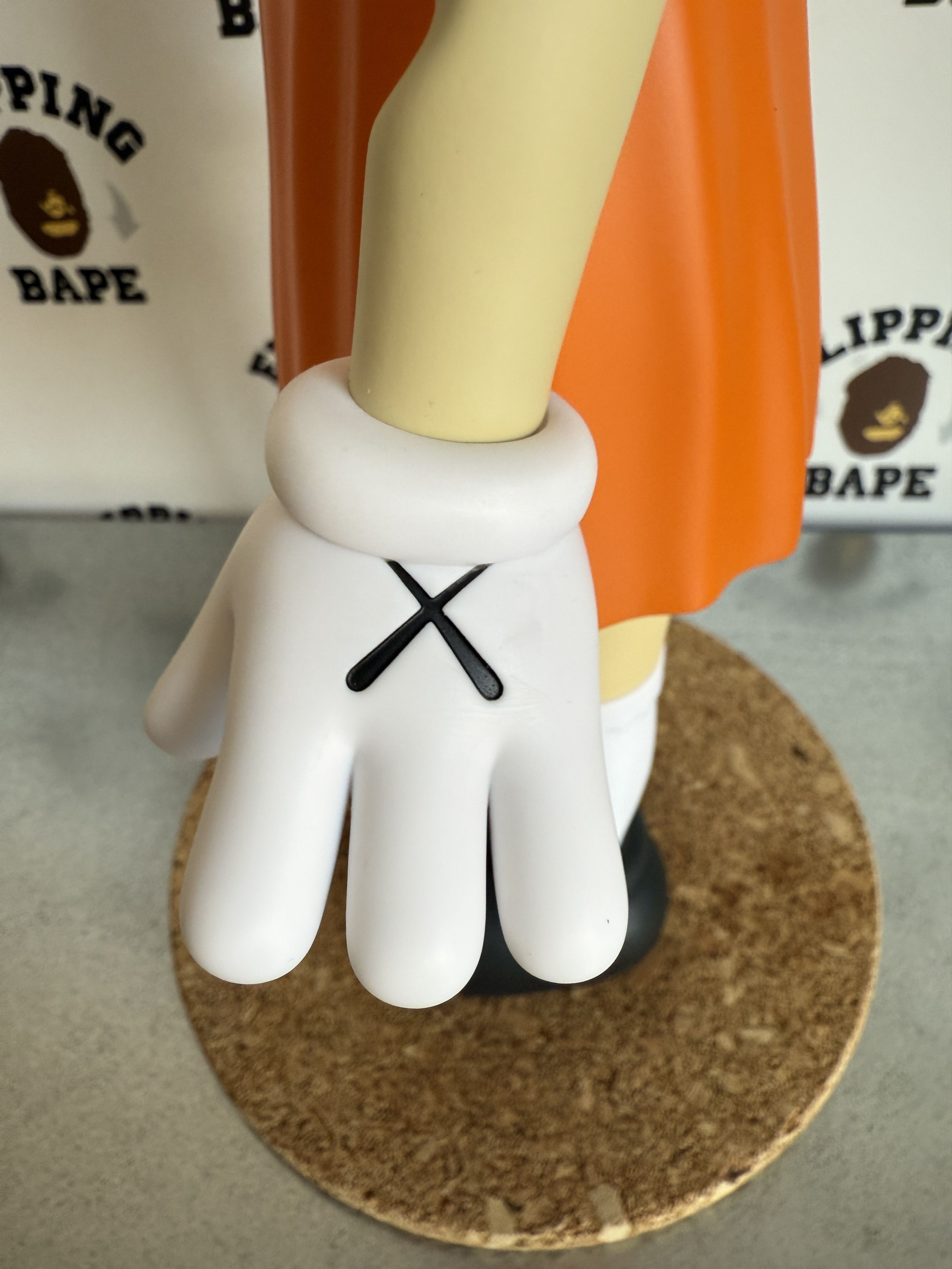 Kaws KAWS YOUNG-HEE Figure (Coloured) Size ONE SIZE - 6 Thumbnail