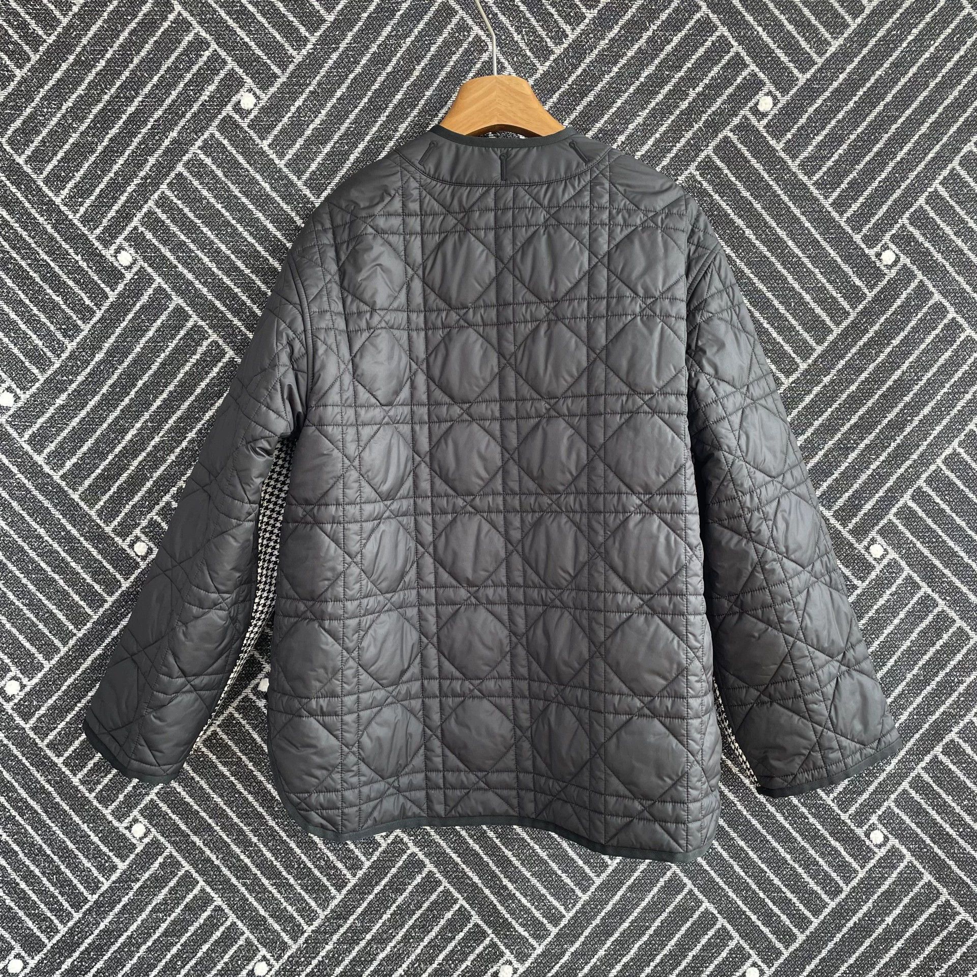 Dior DIOR FW22 houndstooth Vneck women's black 36 jacket Size XS / US 0-2 / IT 36-38 - 2 Thumbnail