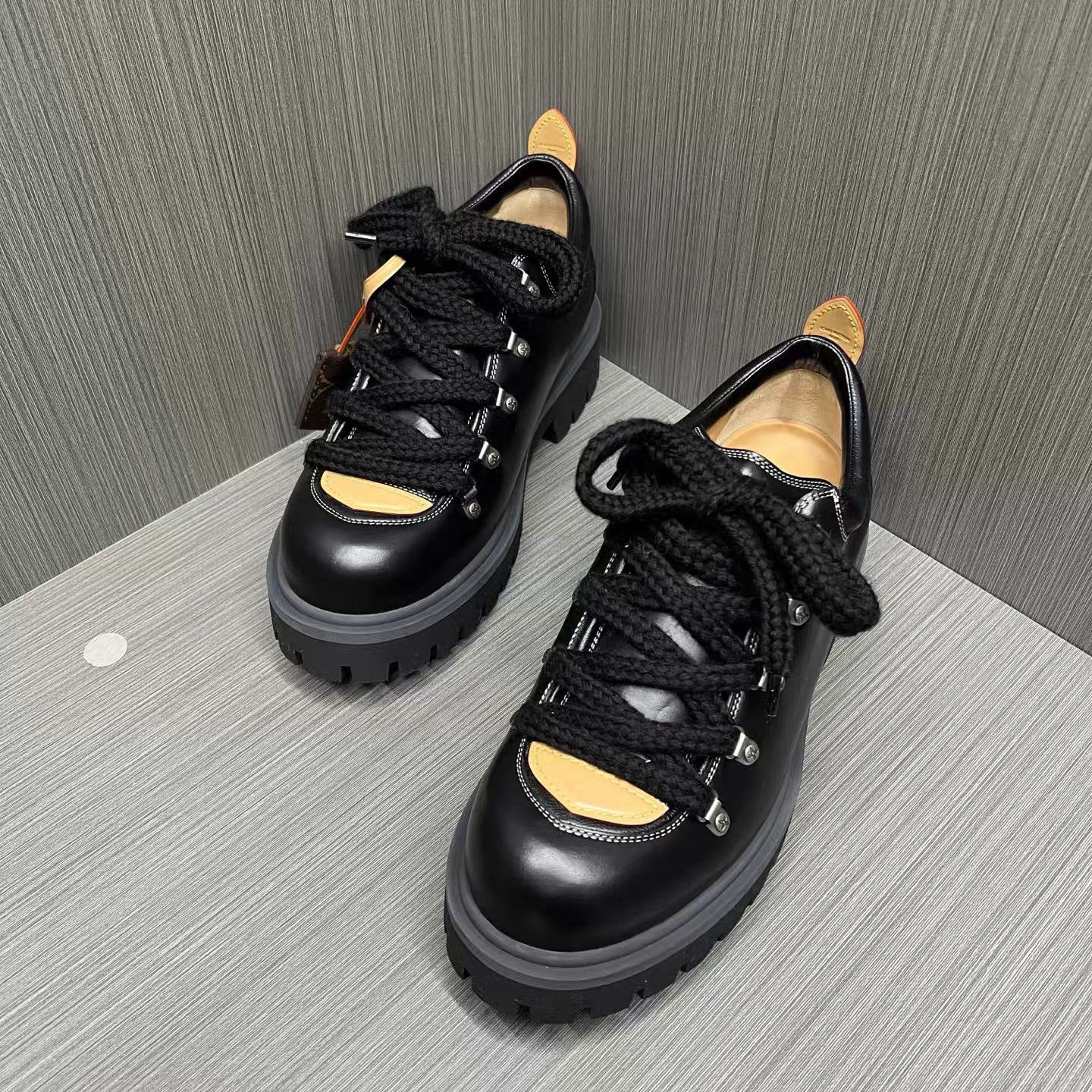 Louis Vuitton Black Leather Low-Top Sneakers Size 9 Size US 9 / EU 42 - 1 Thumbnail
