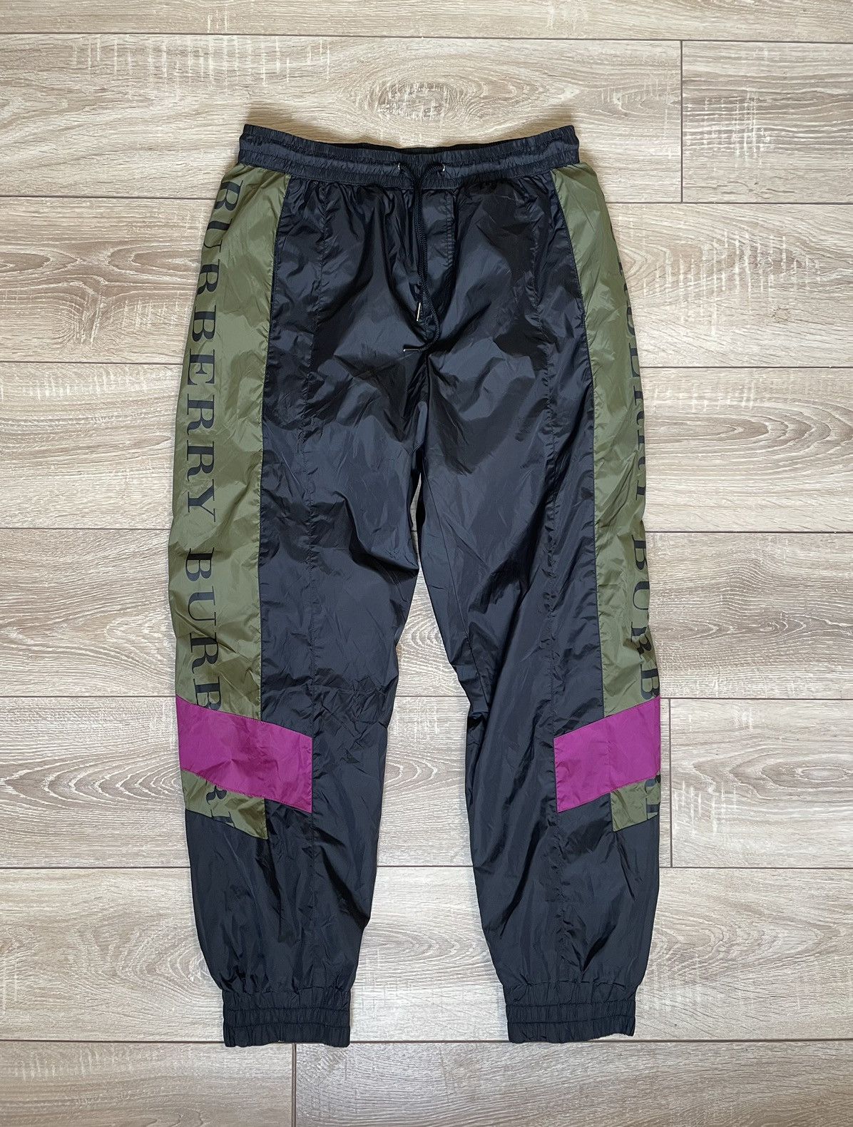 Burberry Burberry nylon jogger big logo rare pants Size US 35 - 1 Thumbnail