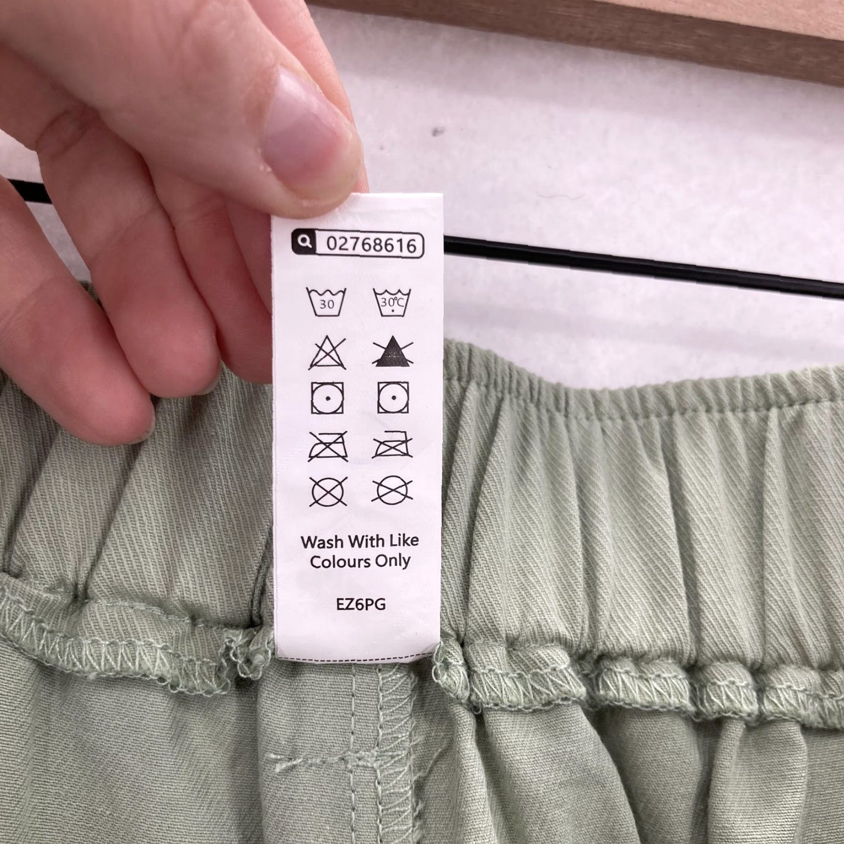 Vintage Halara Pants Womens Medium Green Cotton Joggers Pleated Elastic Waist Cuffed Size 32" / US 10 / IT 46 - 6 Thumbnail