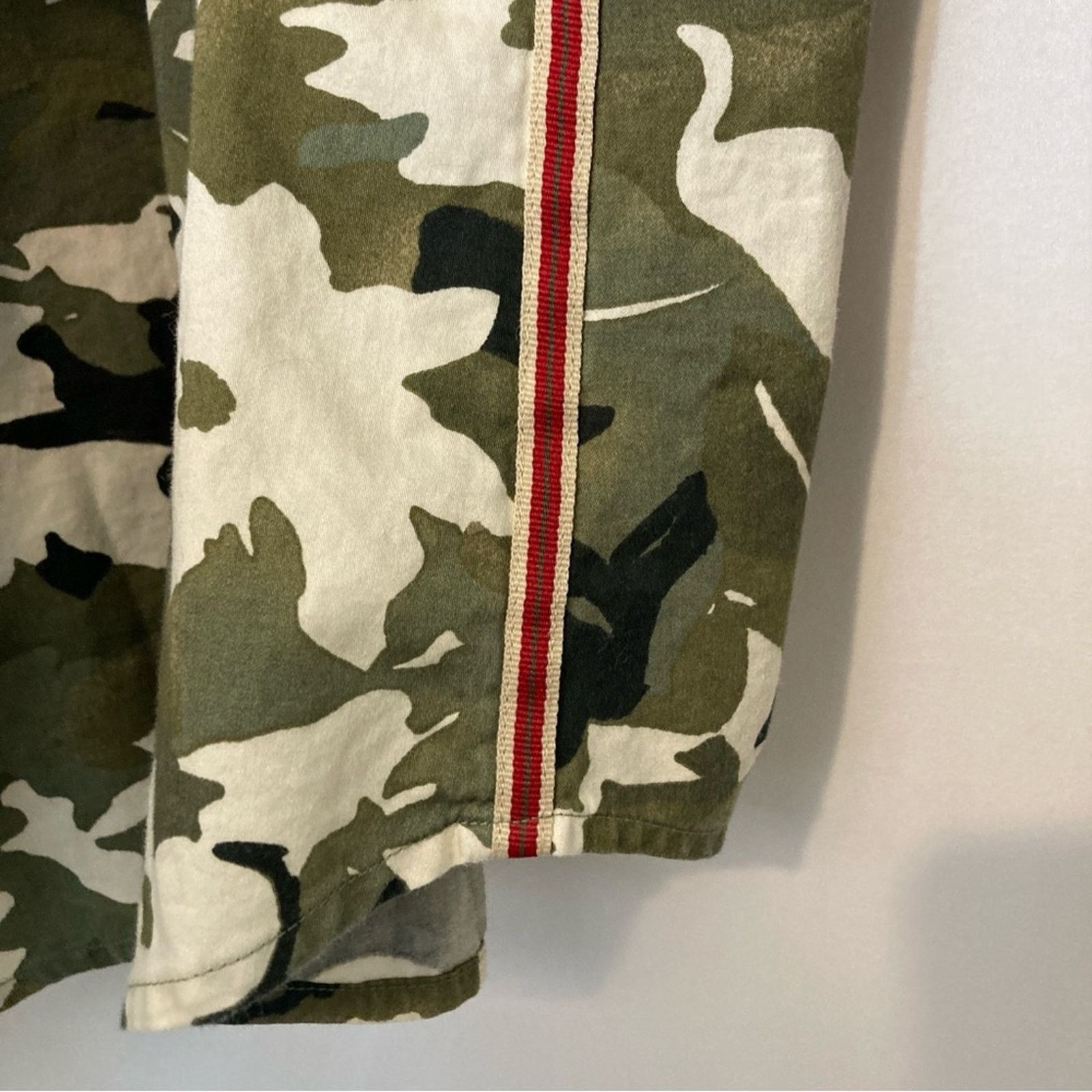 Chicos Chico’s Camouflage Camo Embroidered Button Down Shirt Top Size L / US 10 / IT 46 - 7 Thumbnail
