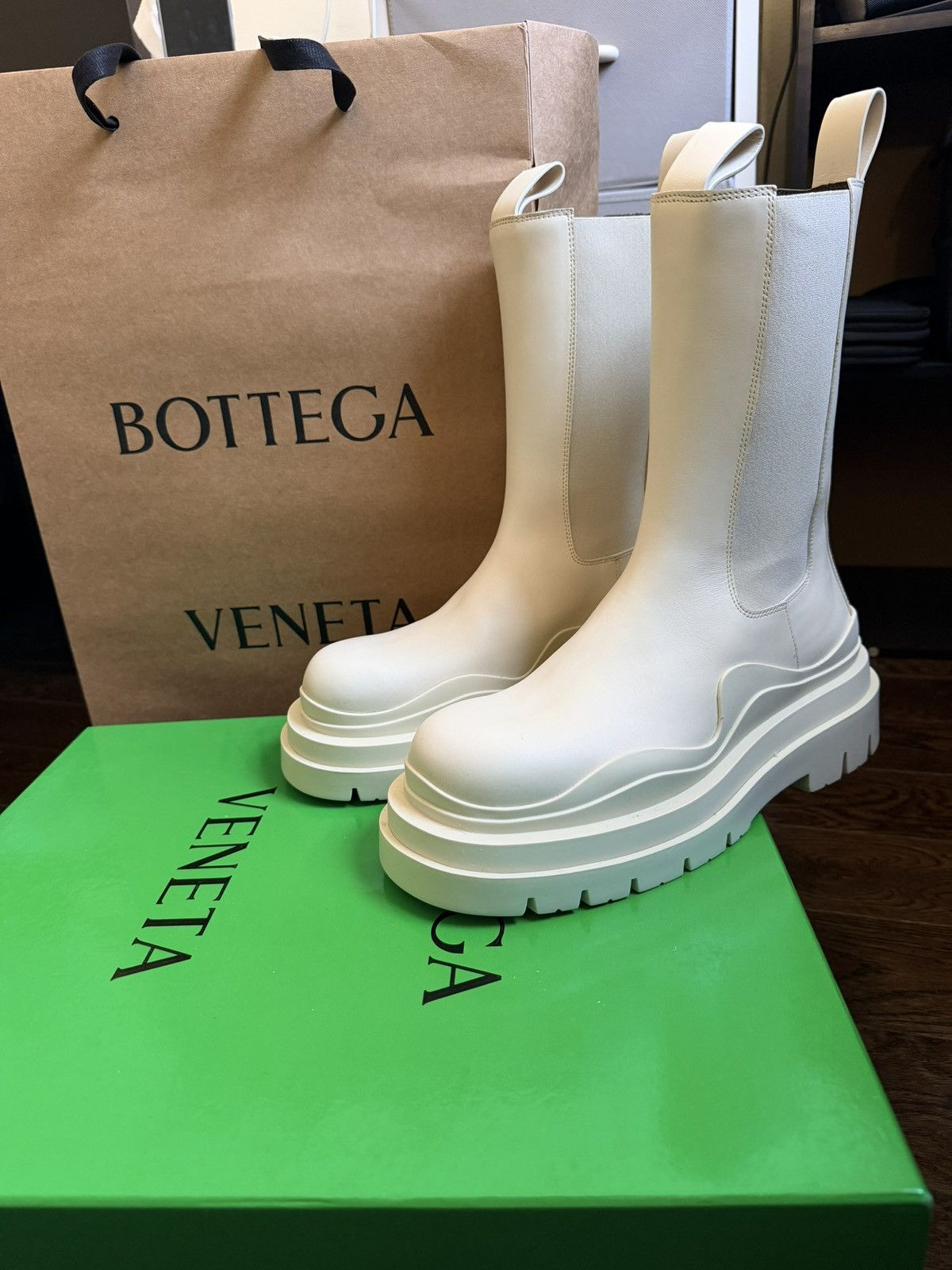 Bottega Veneta Bottega Veneta Tire Leather Chelsea Boots – Brand New Size US 9 / IT 39 - 1 Thumbnail