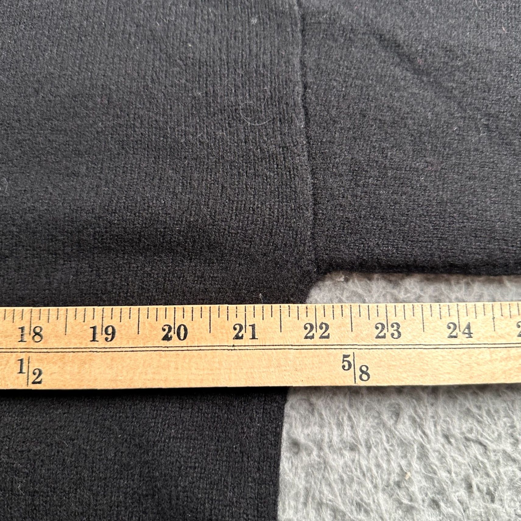 Reformation Reformation Sweater Womens XS V-Neck 100% Wool Black Pullover Ribbed Center Seam Size XS / US 0-2 / IT 36-38 - 5 Thumbnail