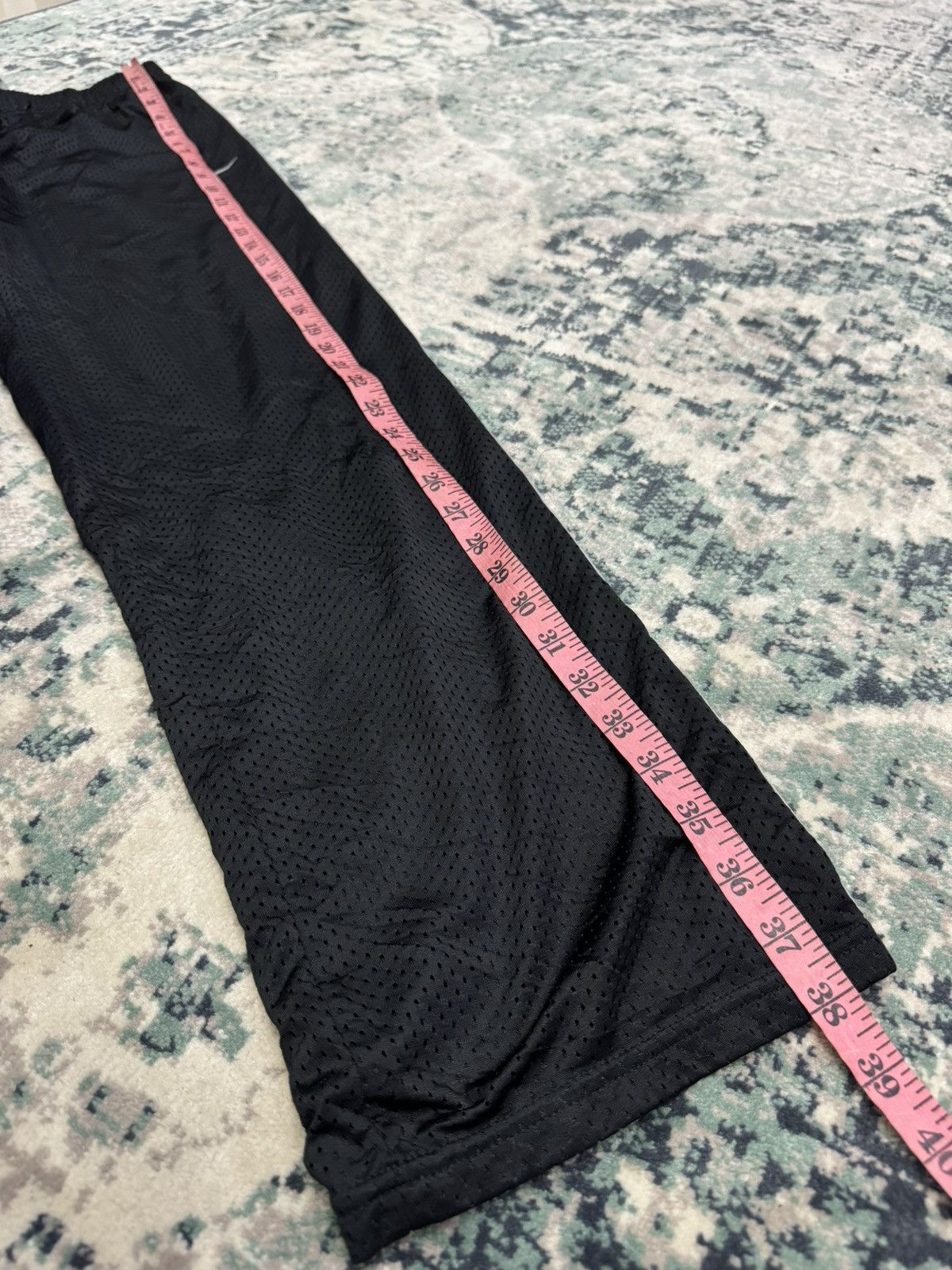 Nike NIKE DRI FIT PERFORATED EMBROIDERED LOGO TRACK PANTS Size US 32 / EU 48 - 4 Thumbnail