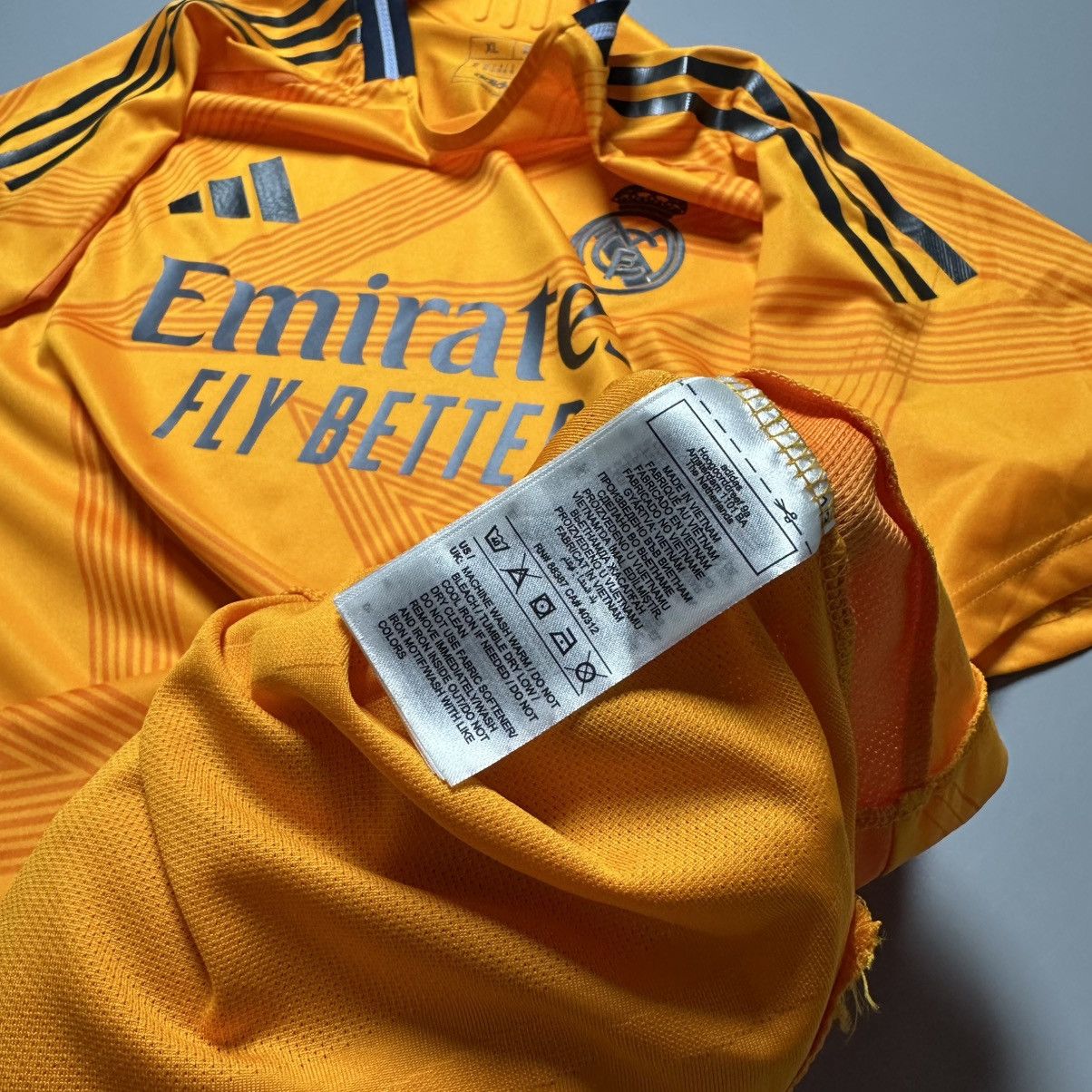 Adidas REAL MADRID ADIDAS 2024/2025 SOCCER AWAY JERSEY #8 VALVERDE Size US XL / EU 56 / 4 - 14 Thumbnail