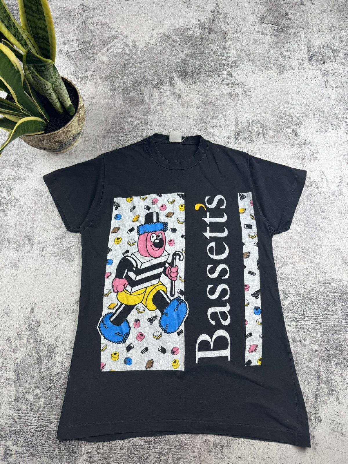 Vintage Vintage 80's Bertie Bassett’s Liquorice Allsorts Candys T-Shirt SingleStitch Size US S / EU 44-46 / 1 - 4 Thumbnail