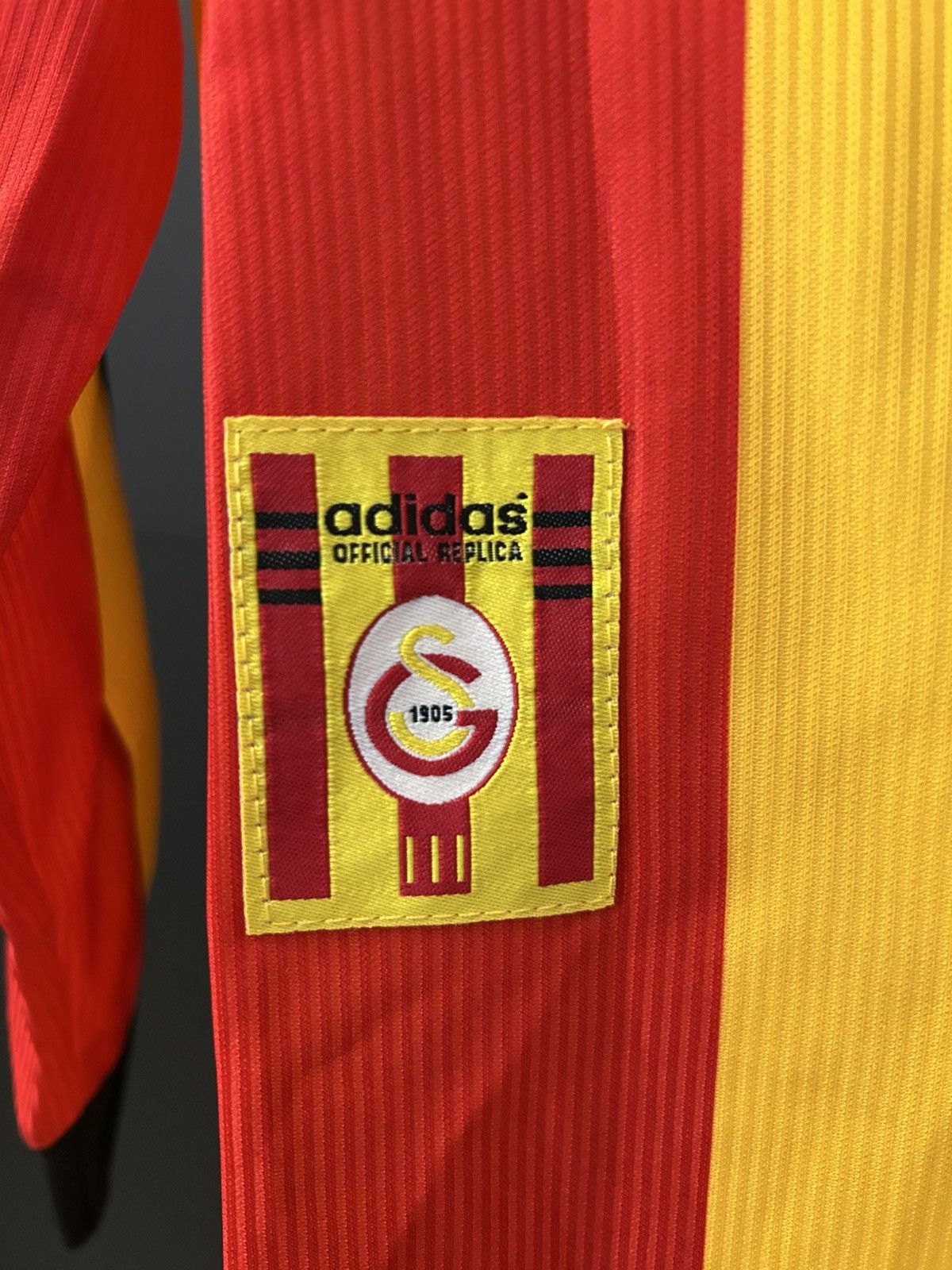 Other HAGI Galatasaray 99/00 Uefa cup long sleeve retro jersey Size US M / EU 48-50 / 2 - 2 Thumbnail