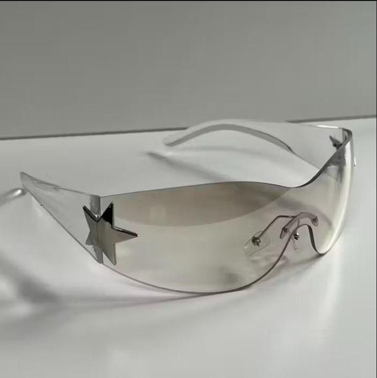 Designer Y2K 2000s vintage clear gradient frameless star sunglasses Size ONE SIZE - 5 Thumbnail