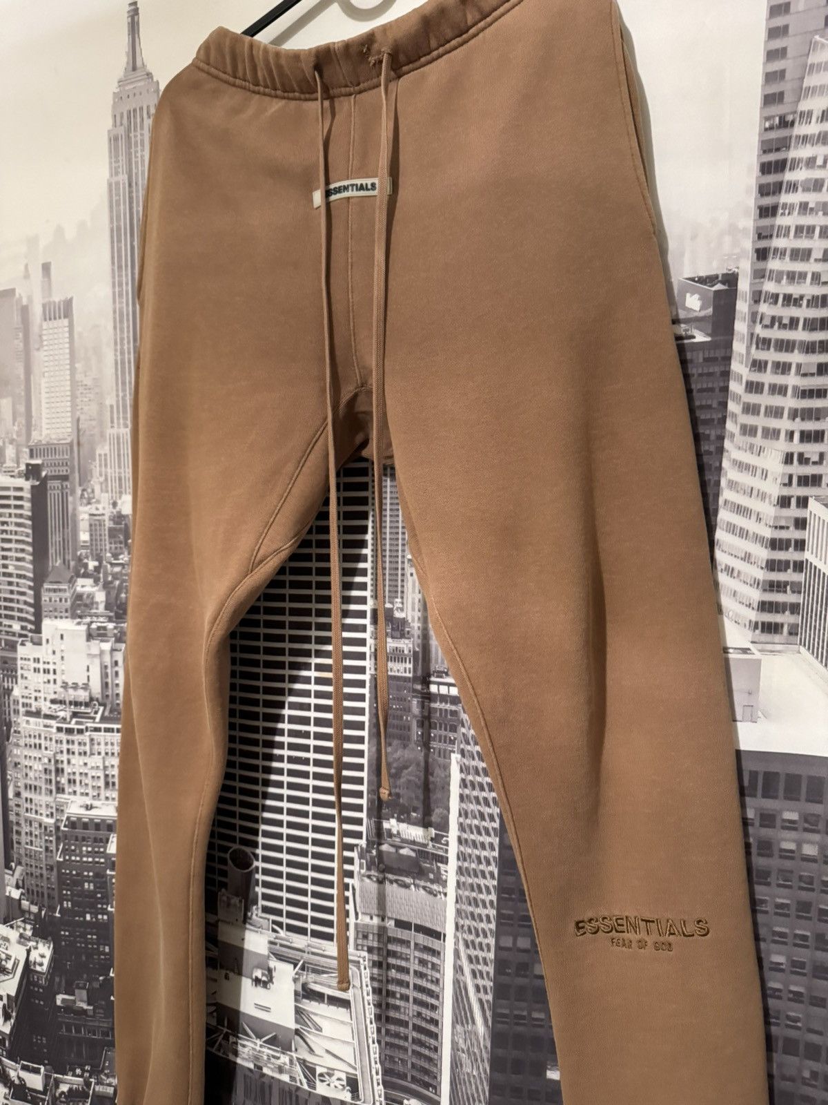 Fear of God OG Fear of God Essentials Sweatpants Tan SZ Medium🔥 Size US 32 / EU 48 - 2 Thumbnail