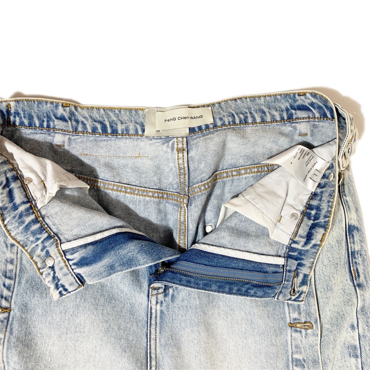 Feng Chen Wang Feng Chen Wang button side jeans in light wash blue Size US 34 / EU 50 - 2 Thumbnail