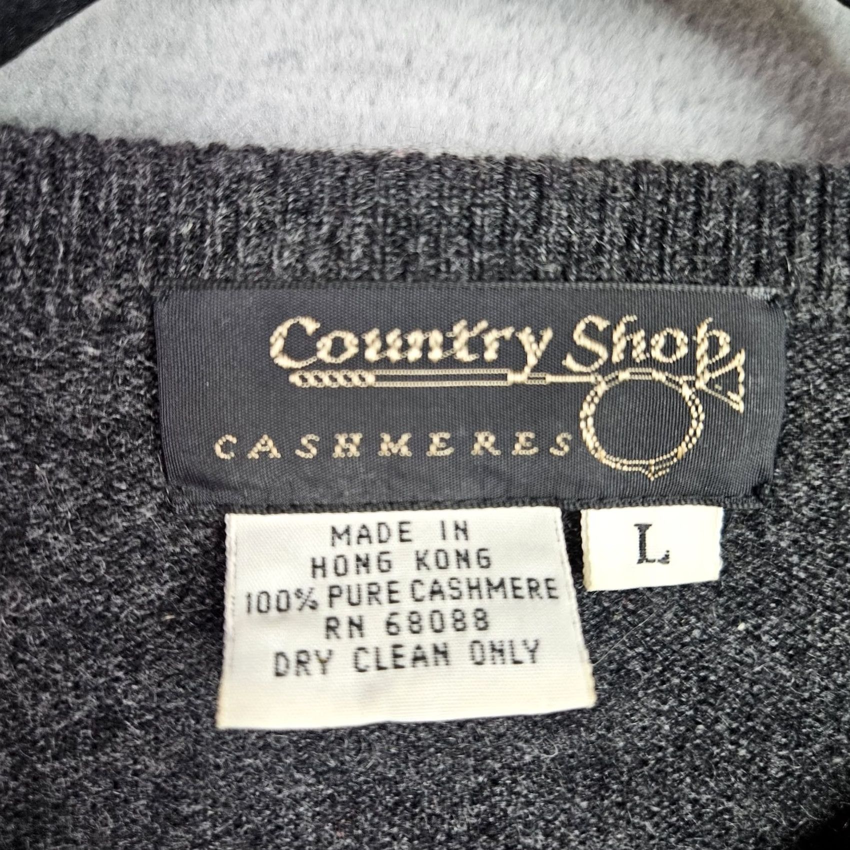 Vintage Country Shop Sweatshirt? No, Cardigan. women's Casual Crew Neck Short Sleeve Gray Cashmere Knit L measurements Size L / US 10 / IT 46 - 5 Thumbnail