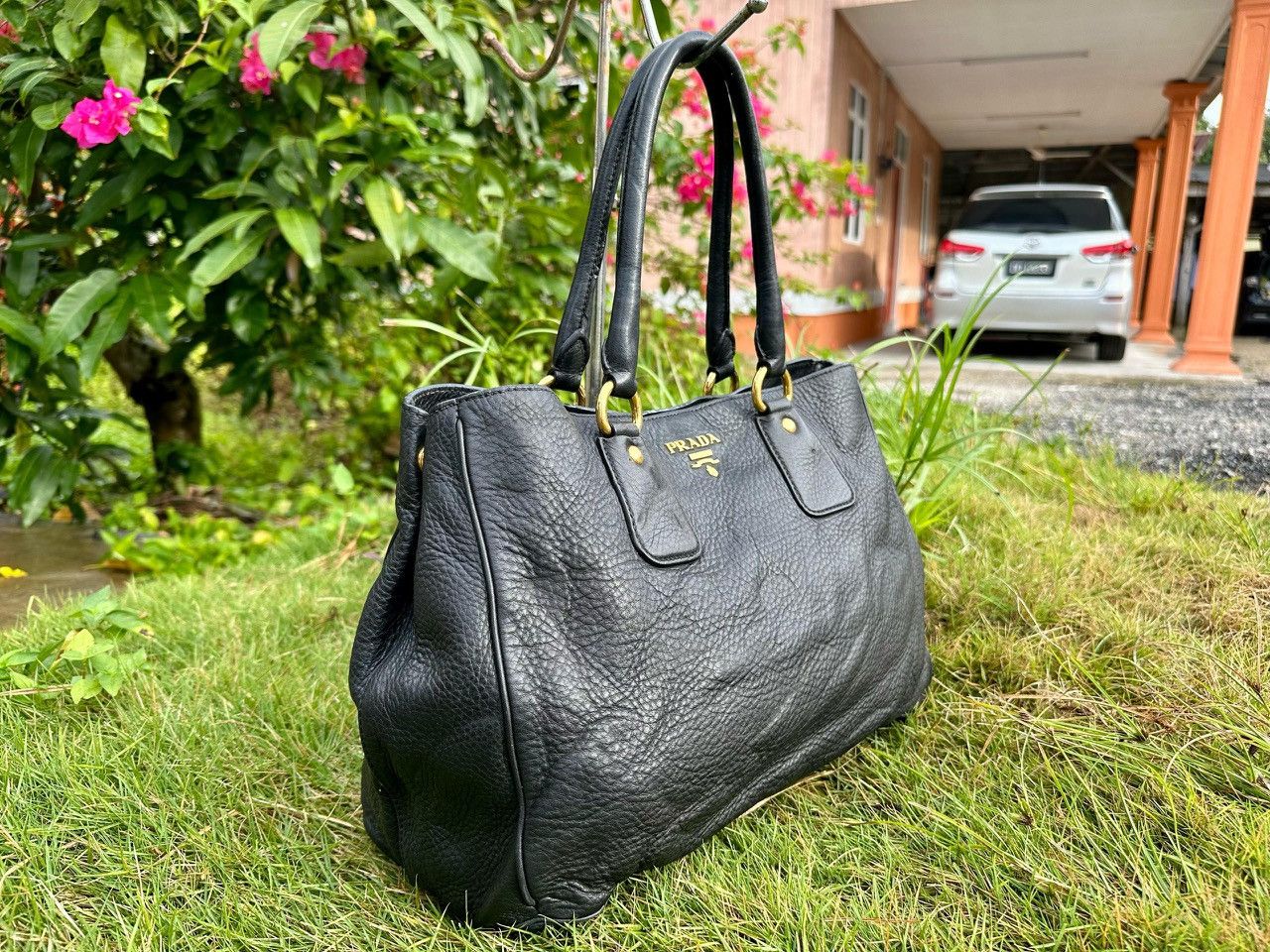 Prada Authentic Prada Vitello Daino Nero Shopping Tote Bag Size ONE SIZE - 3 Thumbnail