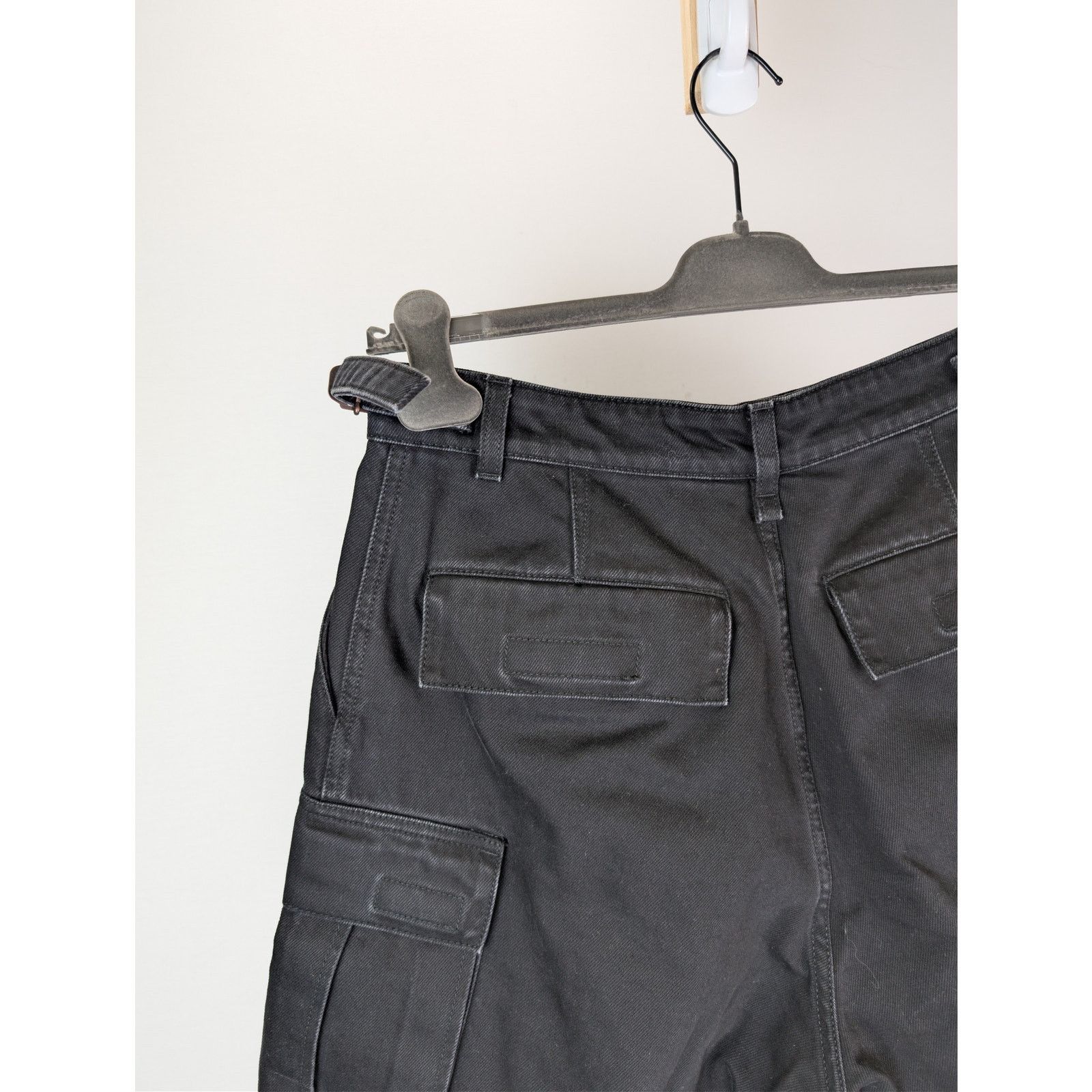 Vetements o1rshd1 Cargo Shorts in Black Size US 30 / EU 46 - 16 Thumbnail