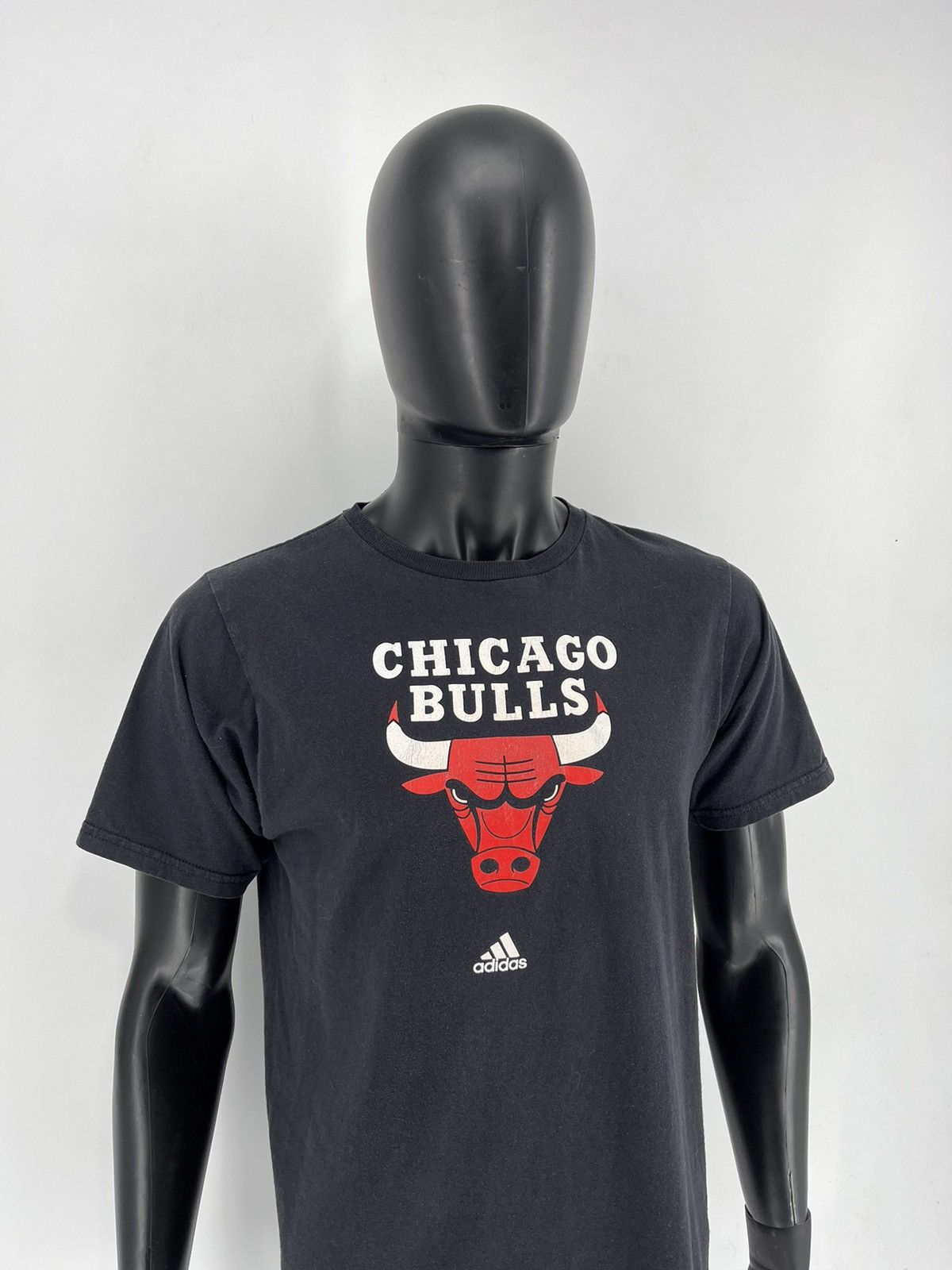 Adidas Adidas The Go To Tee Chicago Bulls T-Shirt Mens Medium Black Size US M / EU 48-50 / 2 - 3 Thumbnail