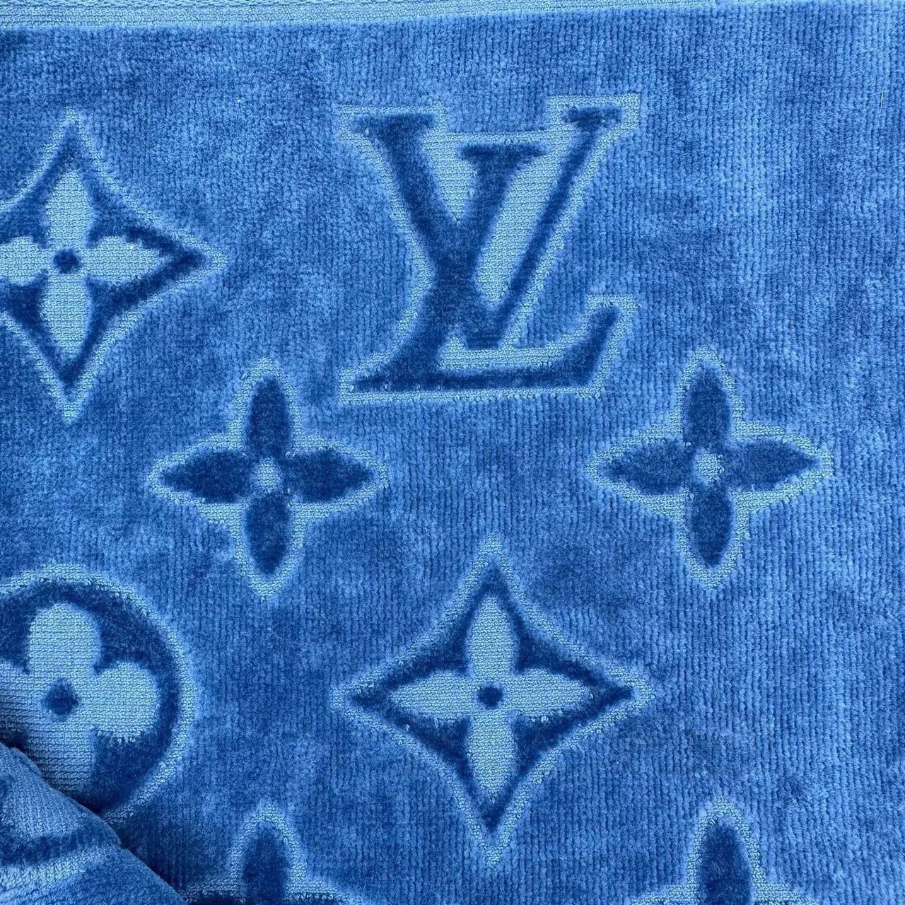Louis Vuitton Louis Vuitton Monogram Blue Beach Towel. Size ONE SIZE - 6 Thumbnail