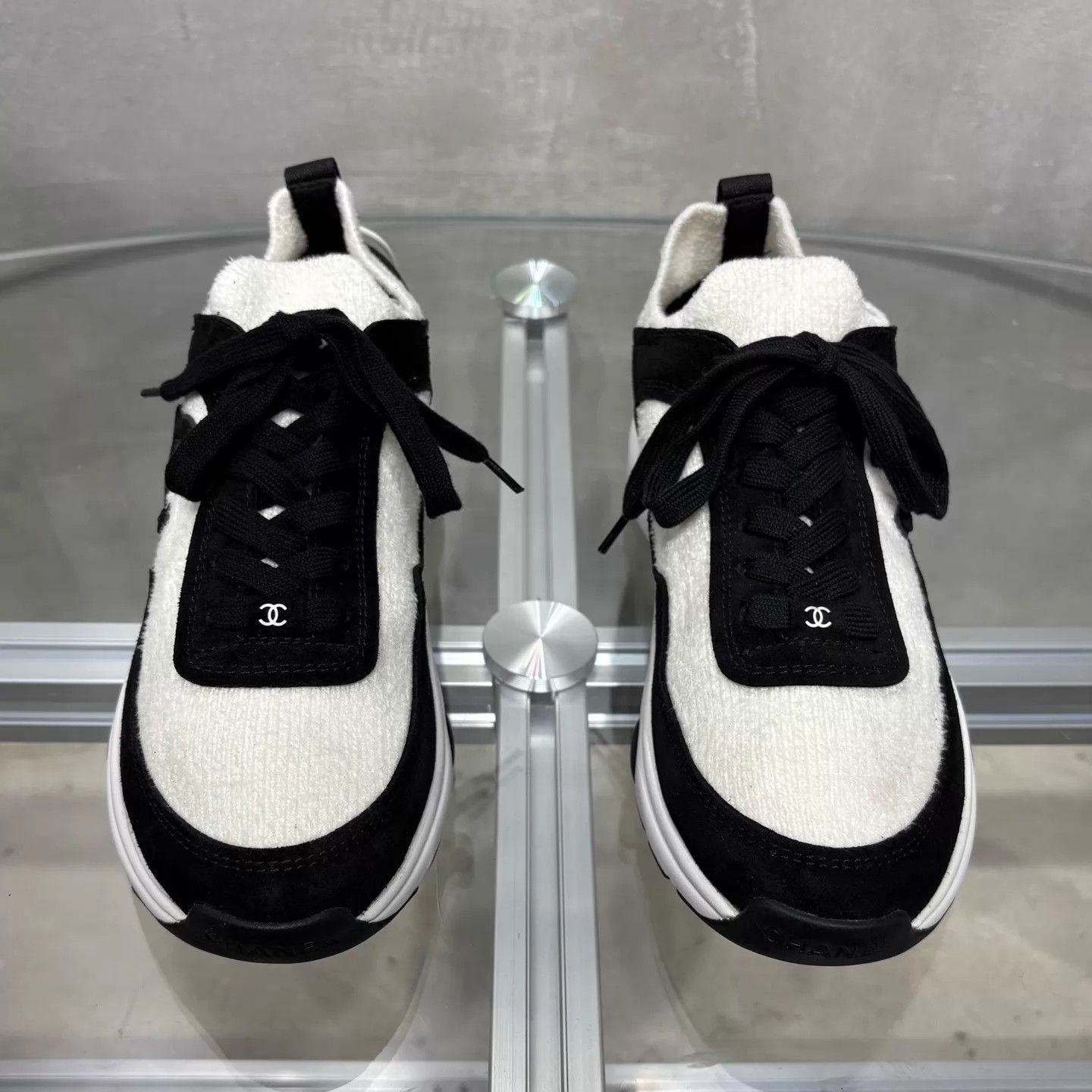Chanel Chanel CC Black & White Casual Sneakers 38 Size US 7.5 / IT 37.5 - 1 Thumbnail