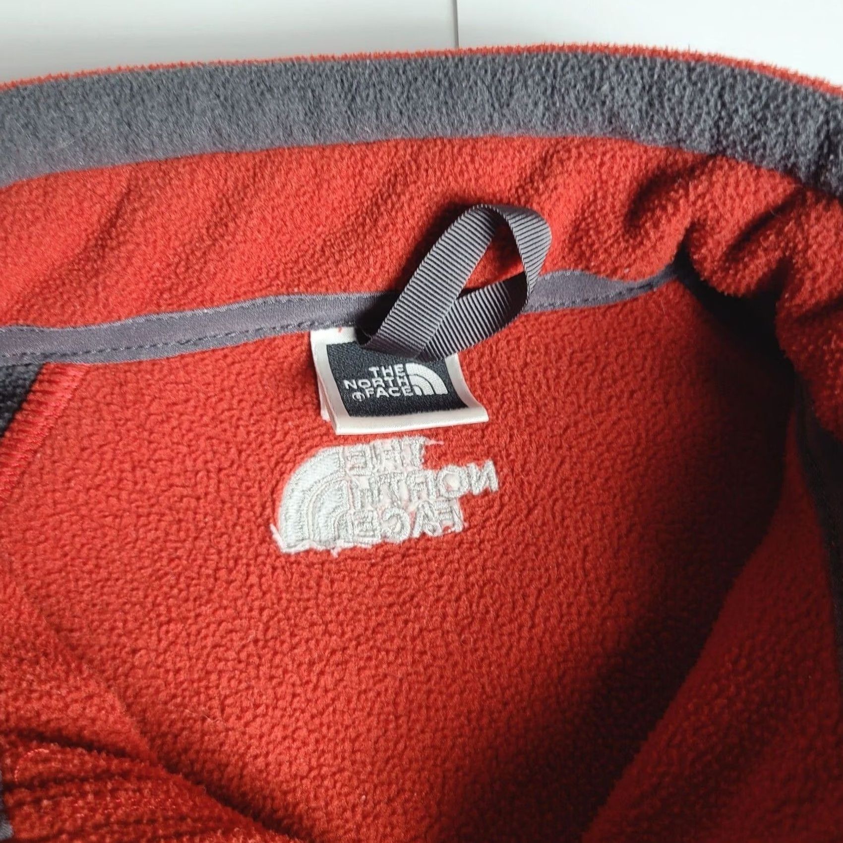 The North Face The North Face Women Jacket Meduim Red Grey Fleece Zip-up Hooded Long Sleeve Pocket Full Zip Casual Modern Regular Women's M Red Grey Fleece Jacket Size M / US 6-8 / IT 42-44 - 6 Thumbnail