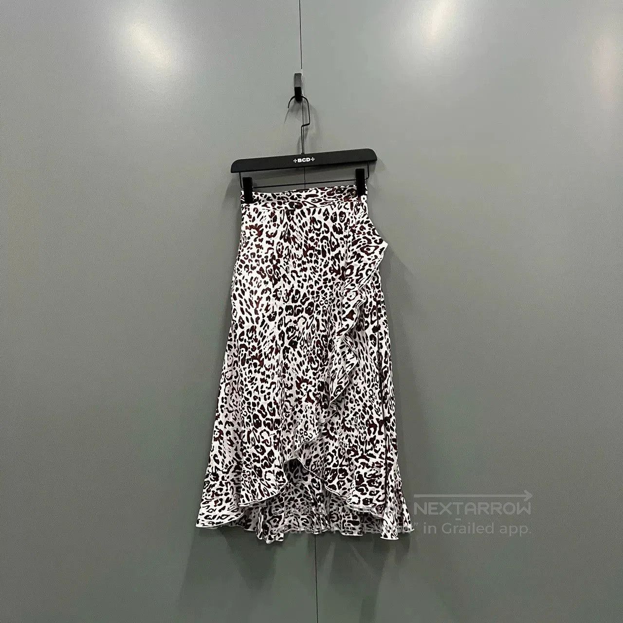 pinko leopard print ruffle hem skirt.