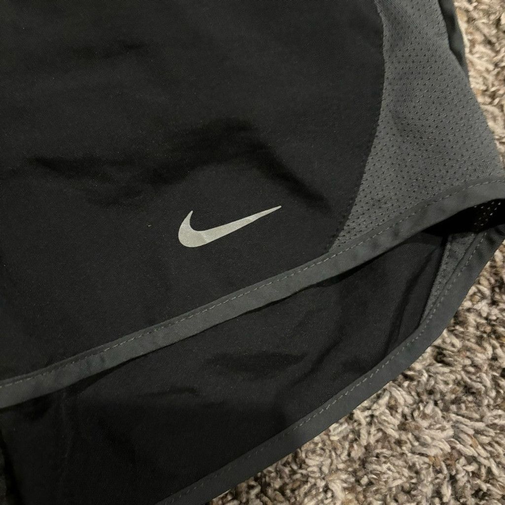 Nike Women’s Nike Running Shorts Size 27" / US 4 / IT 40 - 2 Thumbnail