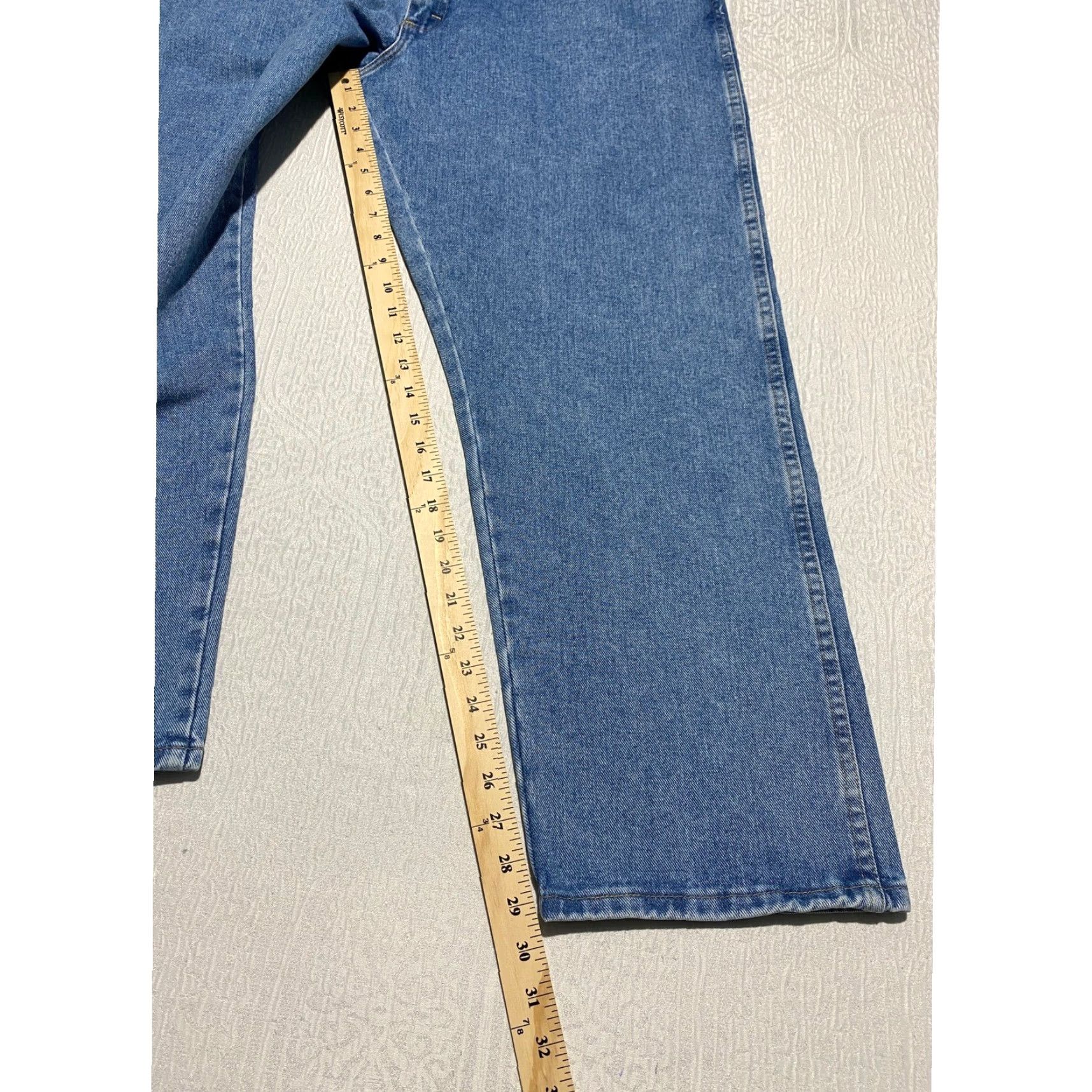 Wrangler VINTAGE Wrangler Blues Jeans Men 42x30 Relaxed Fit Straight Leg Medium Wash 5-Pocket Denim Cotton USA Western Logo Womens? No Size US 42 / EU 58 - 5 Thumbnail